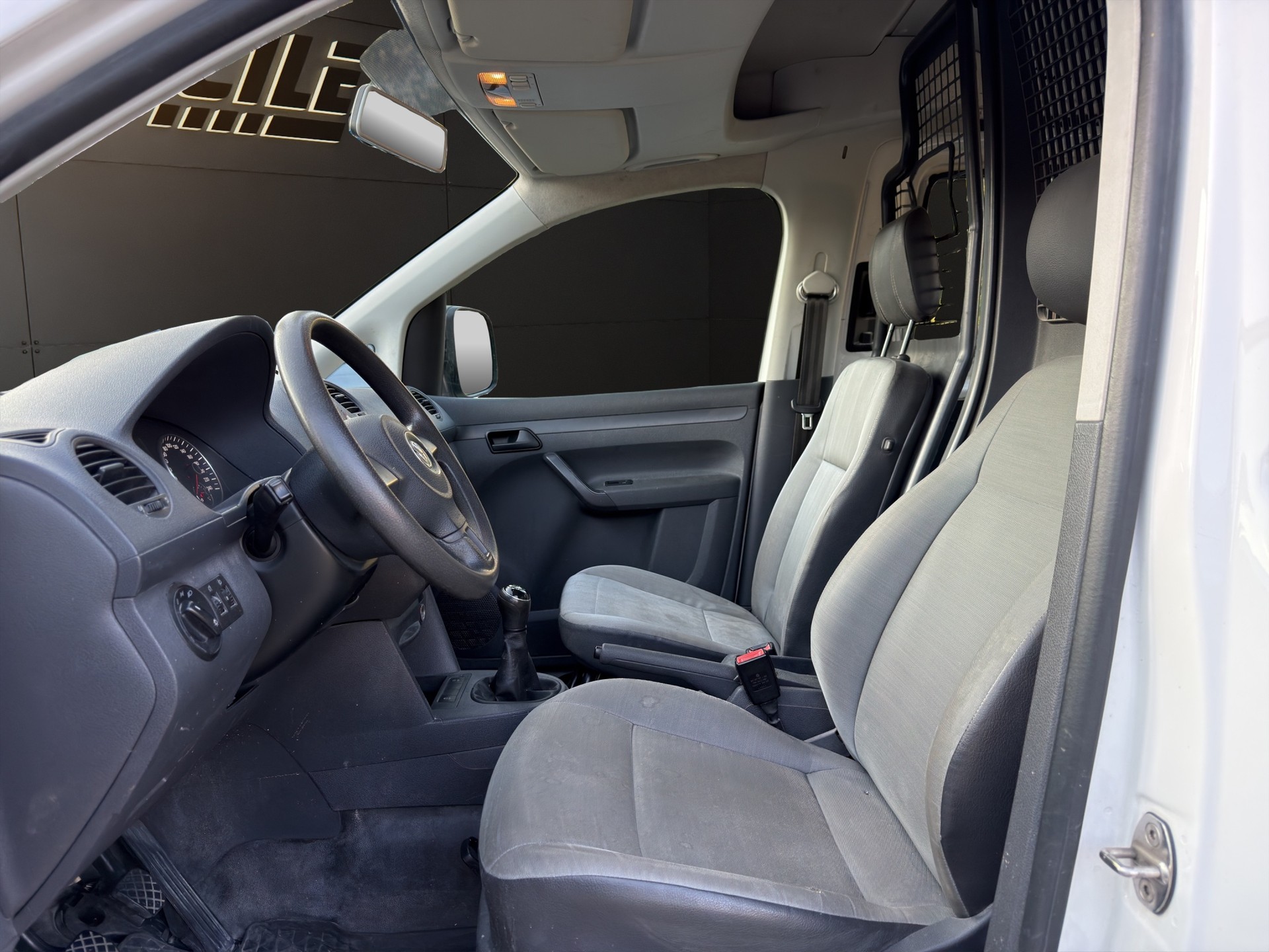 VW Caddy 1.6 TDI BlueMotion Technology-image-10