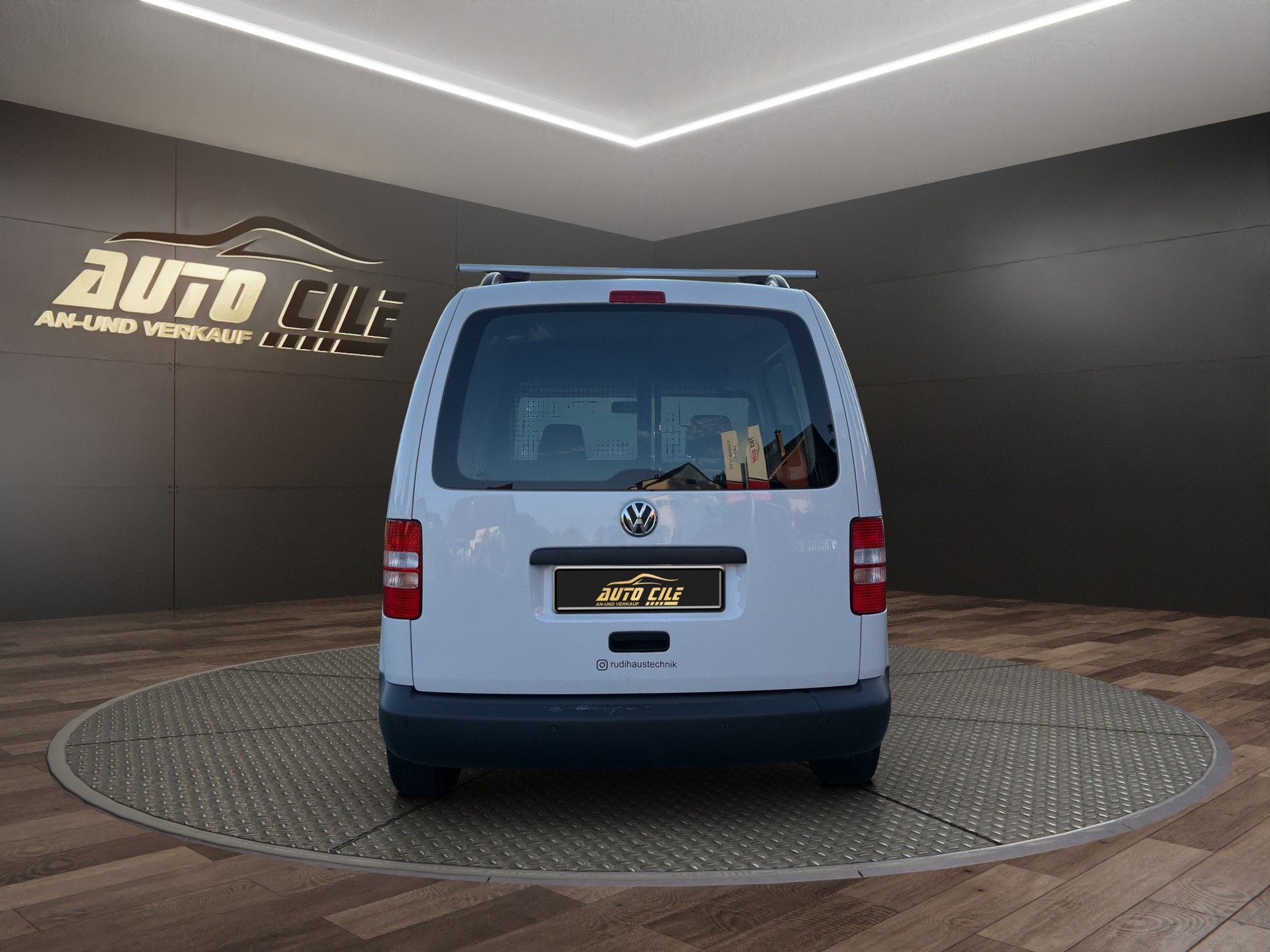 VW Caddy 1.6 TDI BlueMotion Technology-image-6