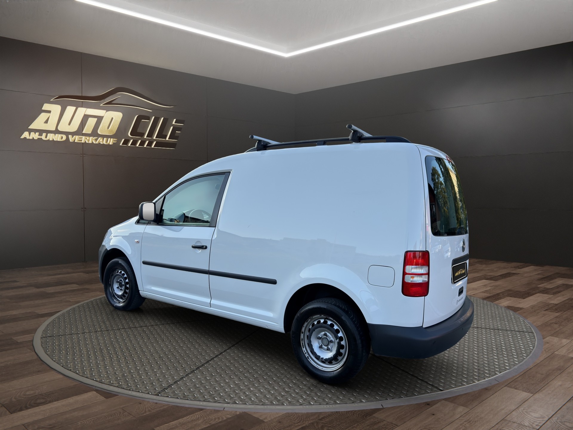 VW Caddy 1.6 TDI BlueMotion Technology-image-5