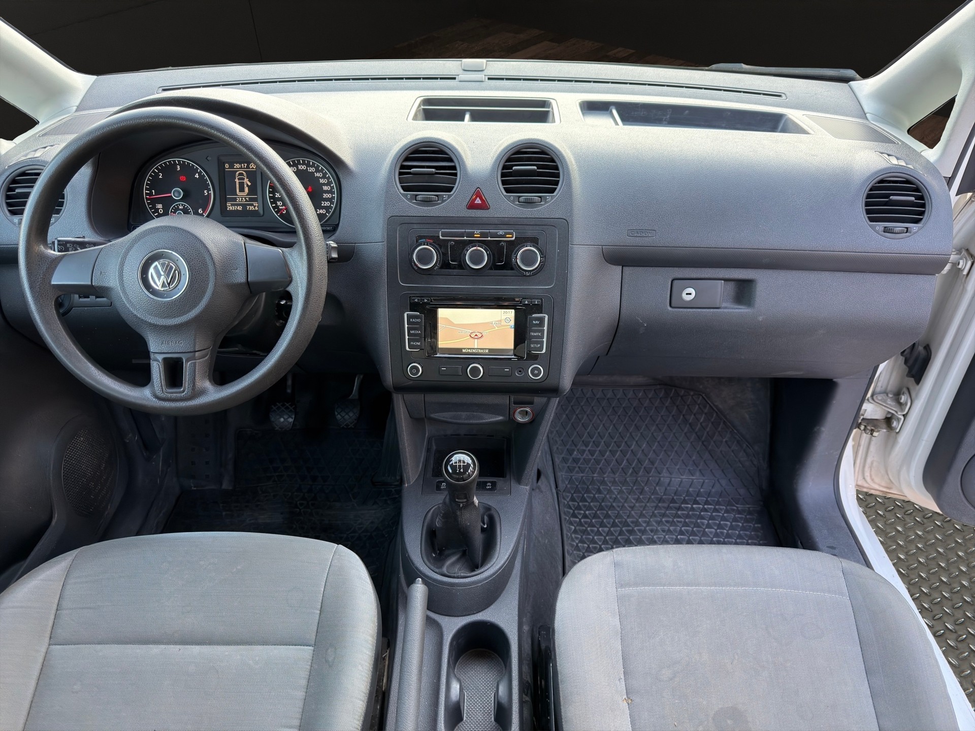 VW Caddy 1.6 TDI BlueMotion Technology-image-9