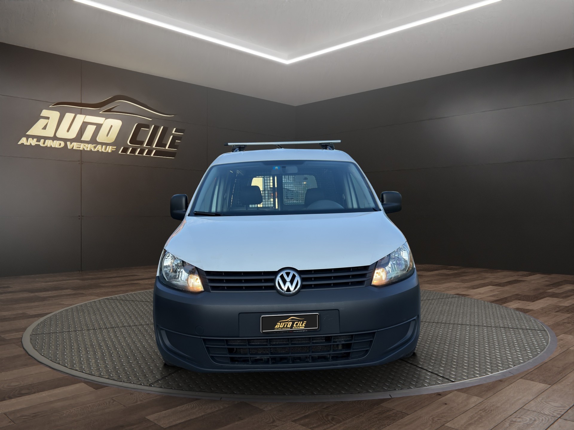 VW Caddy 1.6 TDI BlueMotion Technology-image-1