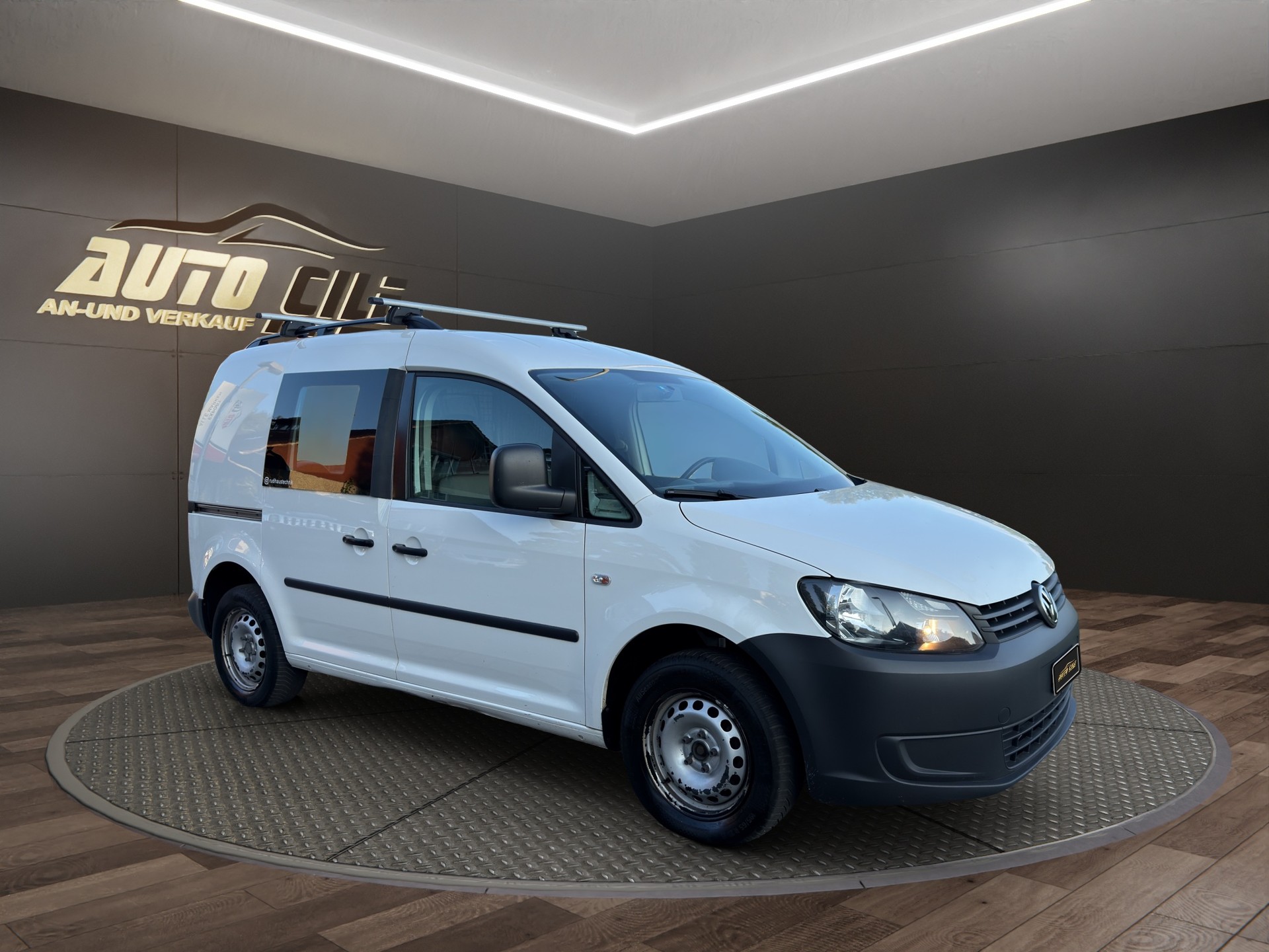 VW Caddy 1.6 TDI BlueMotion Technology-image-2
