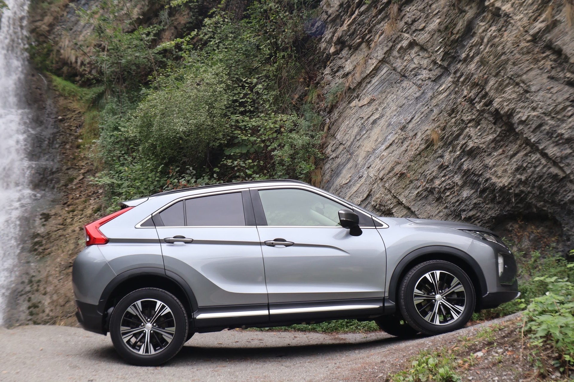 MITSUBISHI Eclipse Cross 1.5 T-Mivec Diamond 4WD CVT-image-3