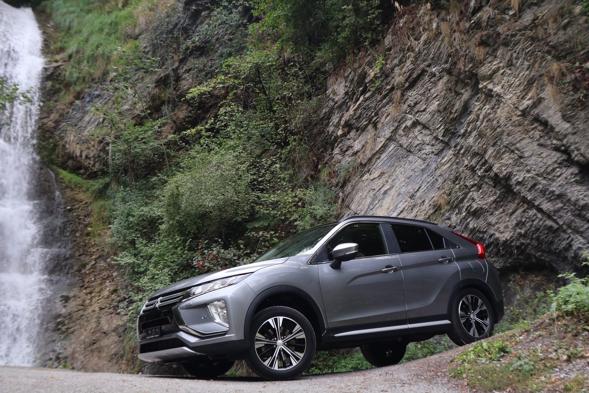 MITSUBISHI Eclipse Cross 1.5 T-Mivec Diamond 4WD CVT-image-0