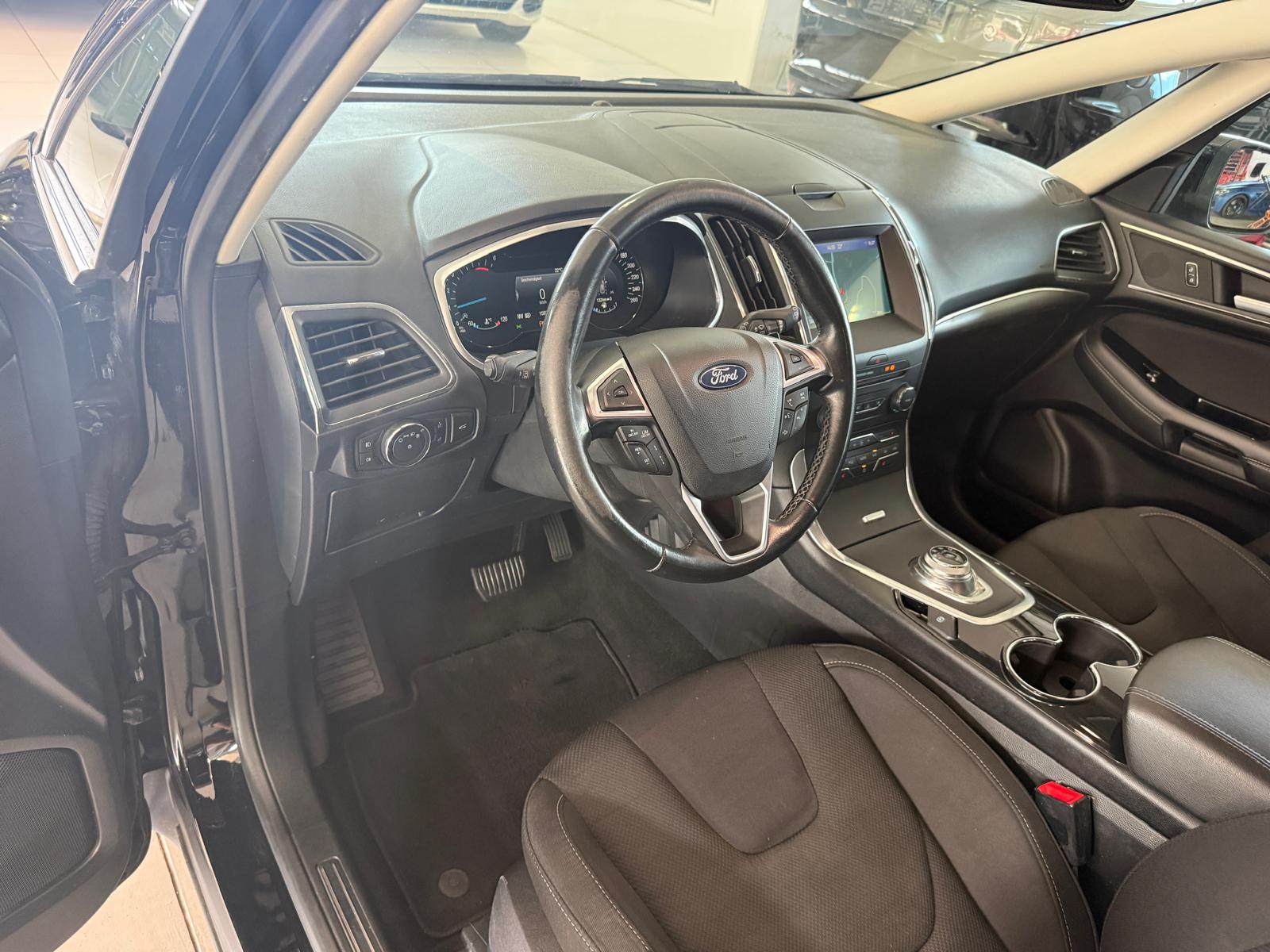 FORD S-Max 2.0 TDCi ST-Line Automatic-image-19