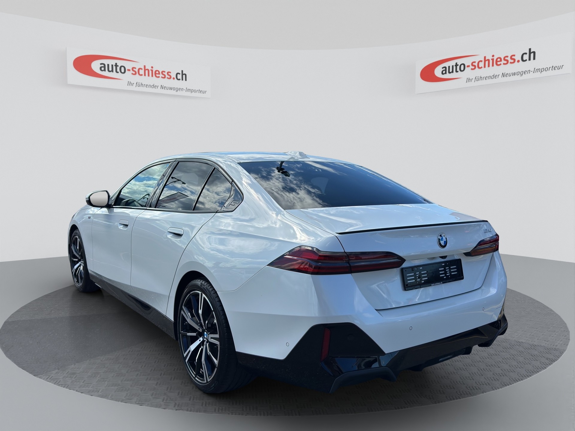 BMW 520i M Sport Pro Shadow Line Steptronic-image-2