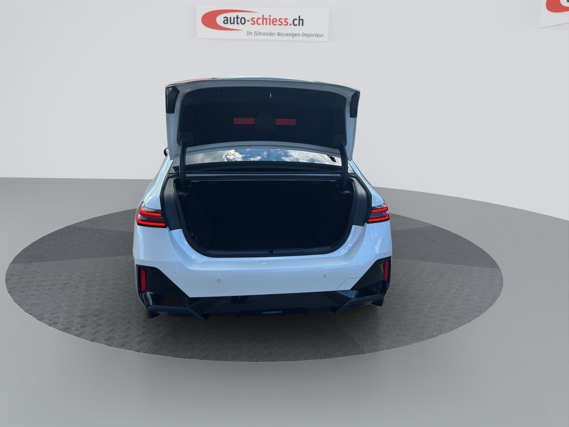 BMW 520i M Sport Pro Shadow Line Steptronic-image-16