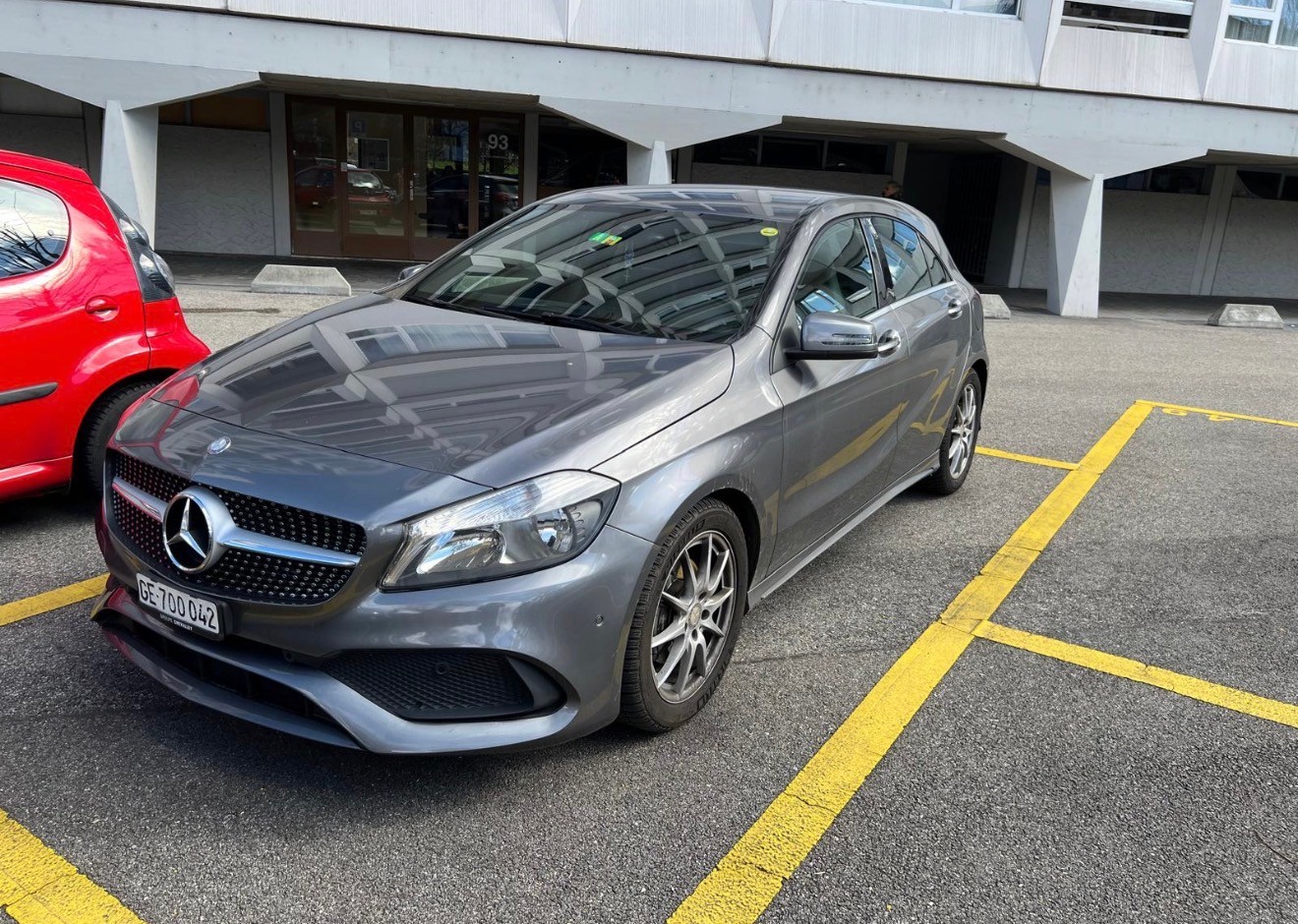 MERCEDES-BENZ A 180 d AMG Line-image-0
