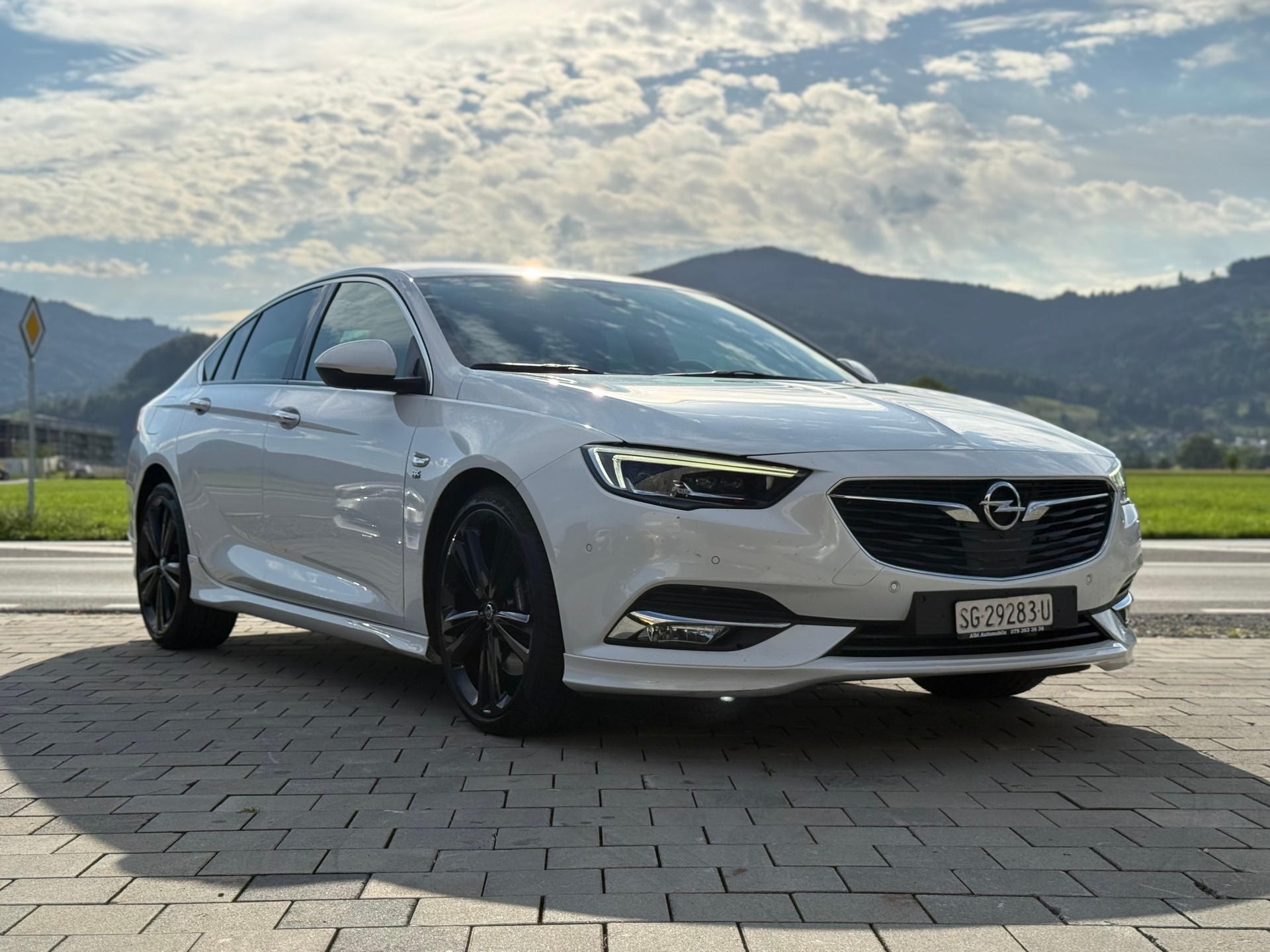 OPEL Insignia 2.0 T Grand Sport Excellence 4WD Automat.-image-1