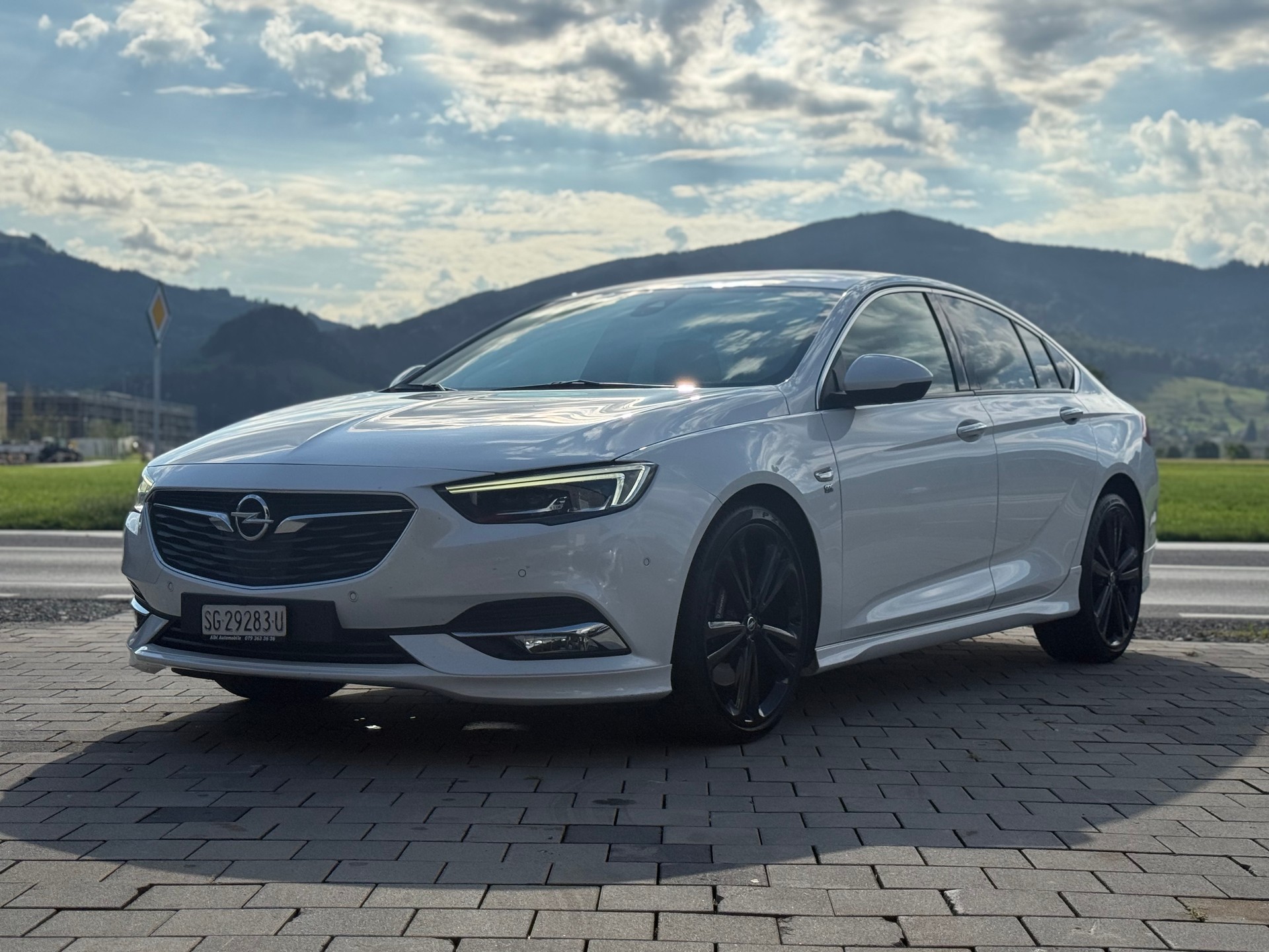 OPEL Insignia 2.0 T Grand Sport Excellence 4WD Automat.-image-0