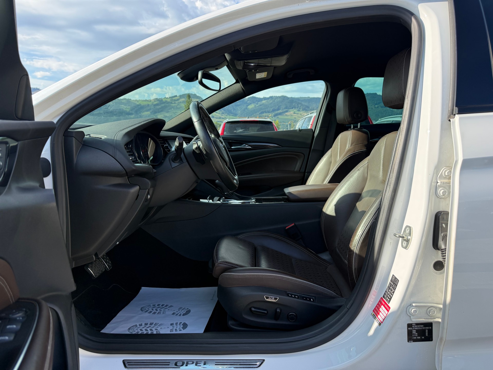 OPEL Insignia 2.0 T Grand Sport Excellence 4WD Automat.-image-9