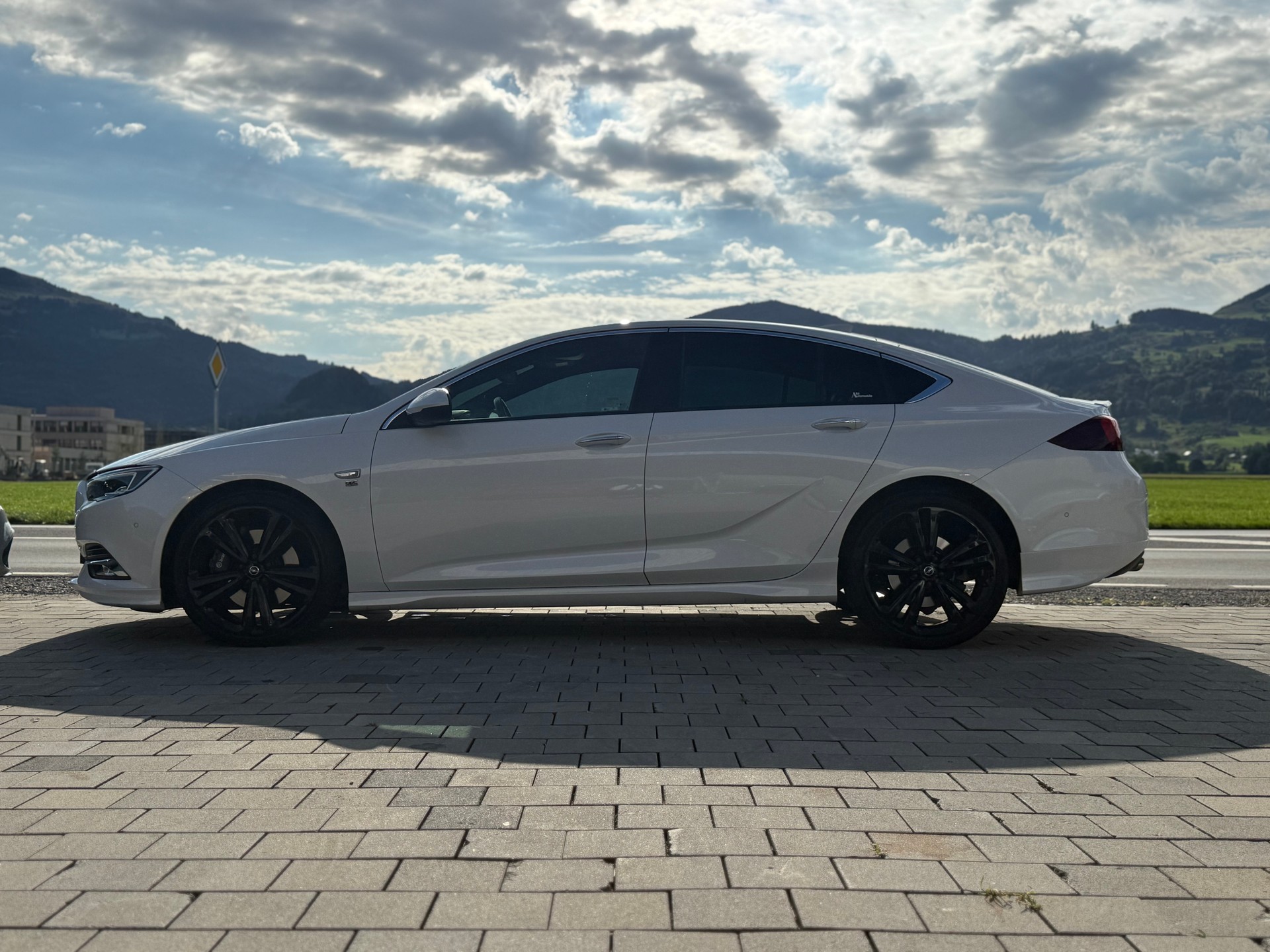 OPEL Insignia 2.0 T Grand Sport Excellence 4WD Automat.-image-3