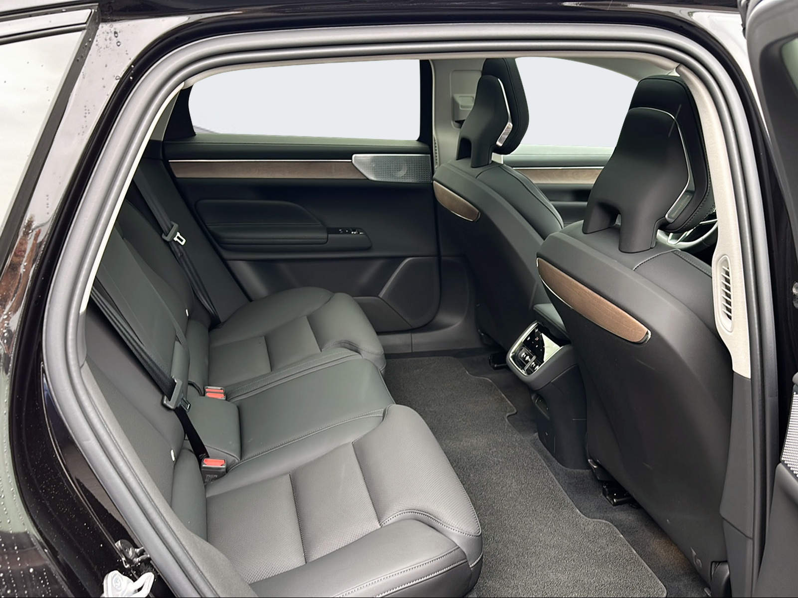 VOLVO ES90 Ultra-image-12