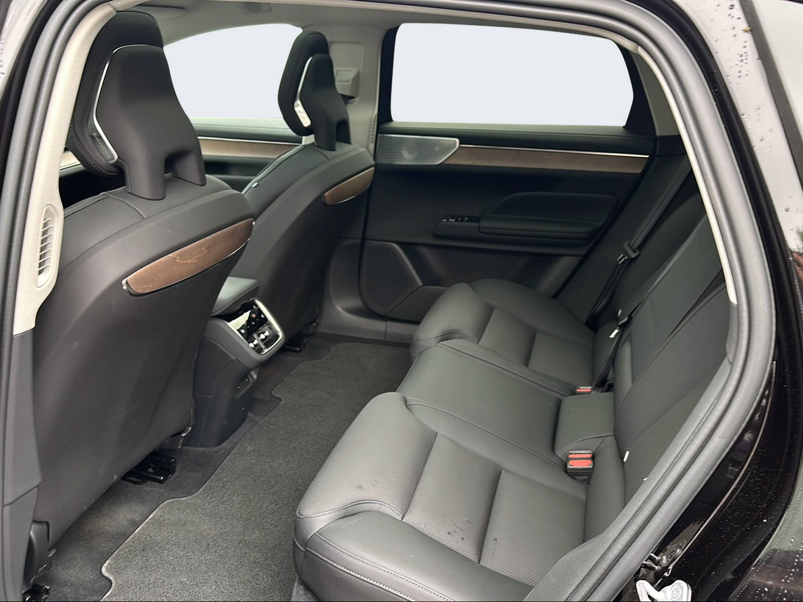 VOLVO ES90 Ultra-image-11