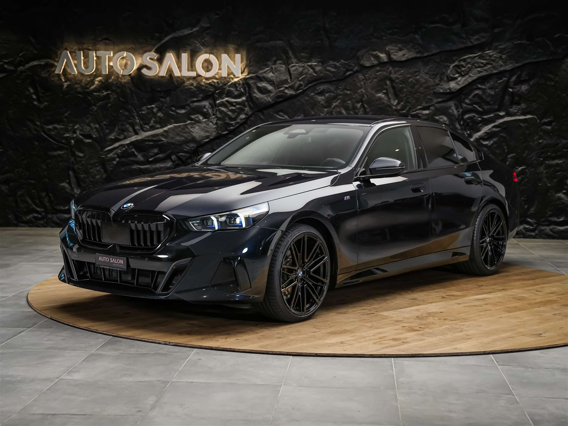 BMW 520d xDrive M Sport Steptronic *21" Felgen*Werksgarantie*Memory*-image-0
