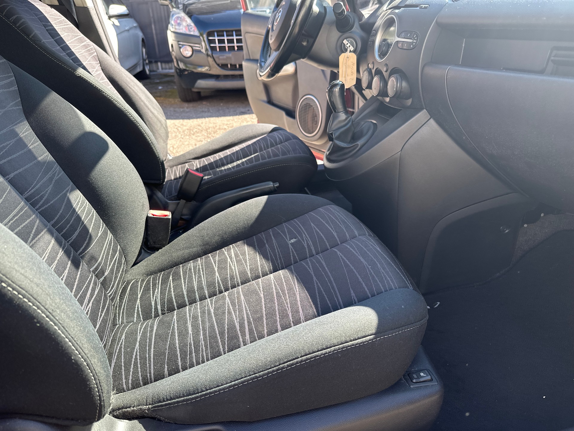 MAZDA 2 1.3i 16V Exclusive-image-12