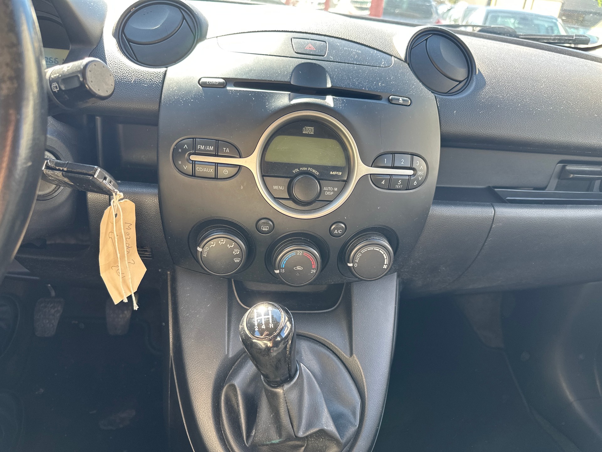 MAZDA 2 1.3i 16V Exclusive-image-14