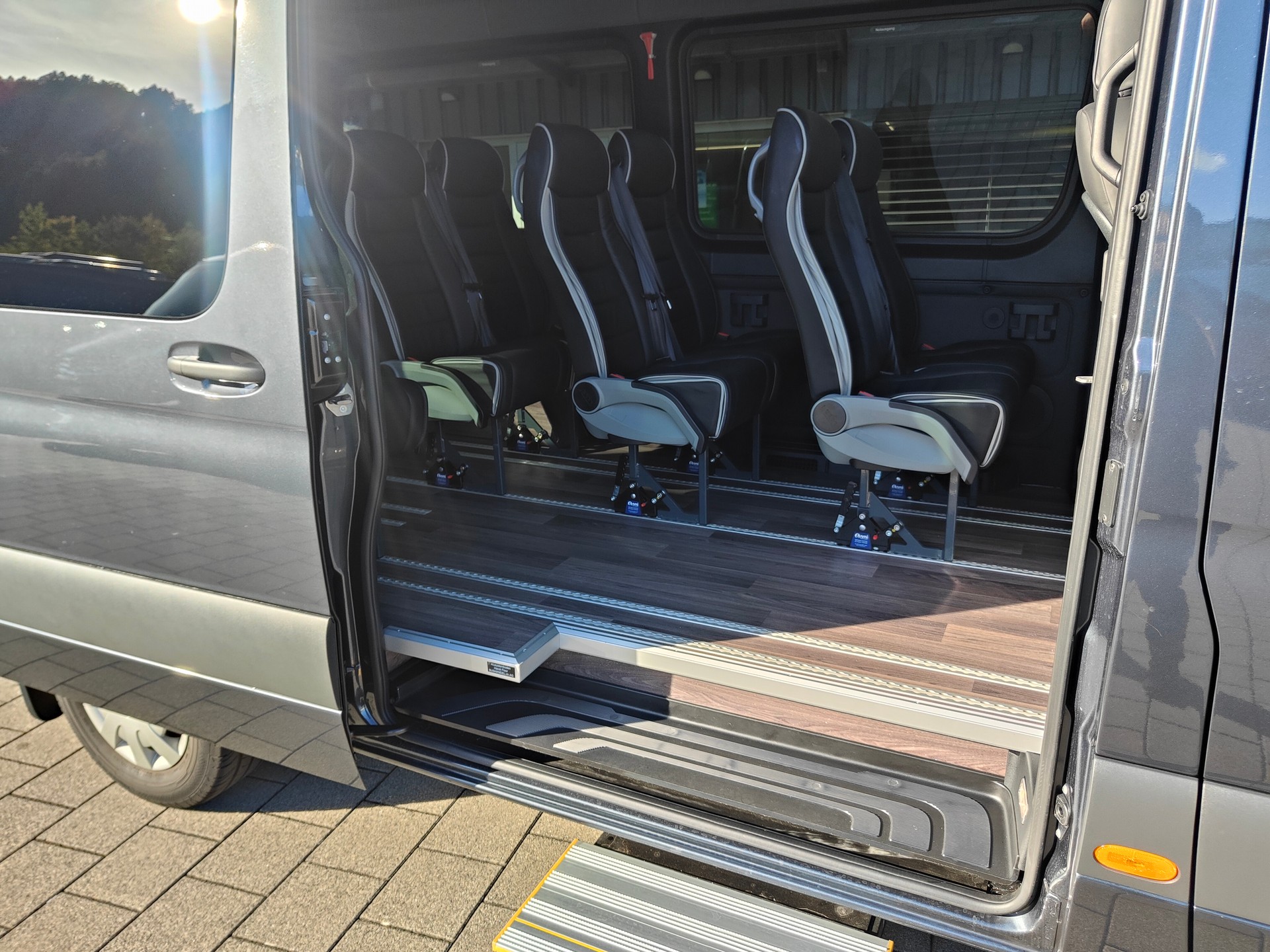 MERCEDES-BENZ 317 VIP Kleinbus-image-5
