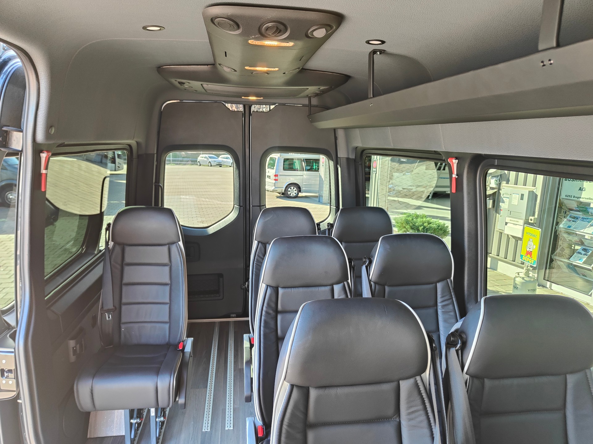 MERCEDES-BENZ 317 VIP Kleinbus-image-6