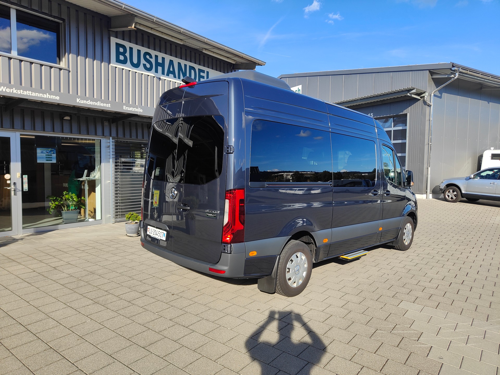 MERCEDES-BENZ 317 VIP Kleinbus-image-1