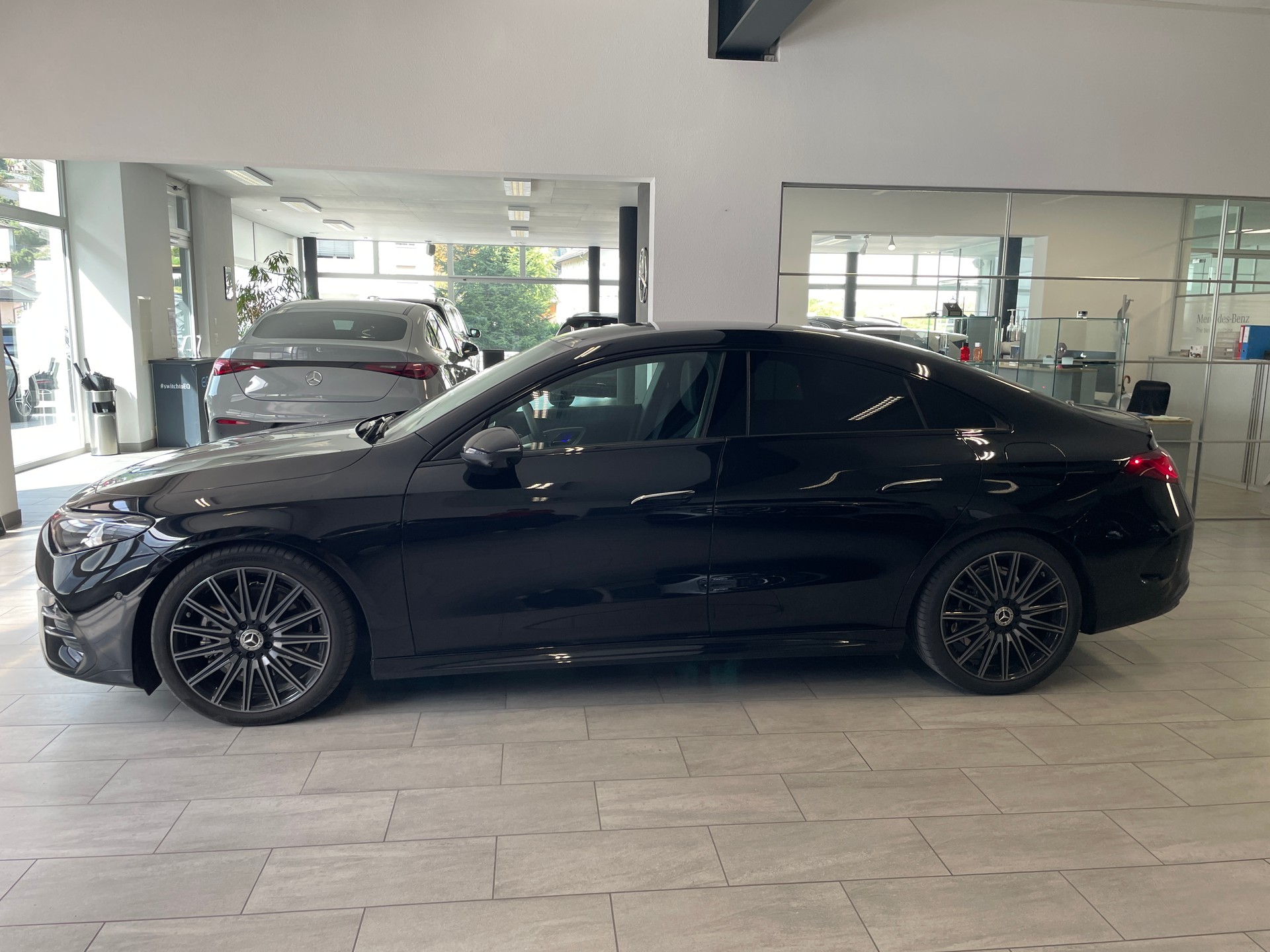 MERCEDES-BENZ CLA 220 8G-DCT 4Matic AMG Line-image-3