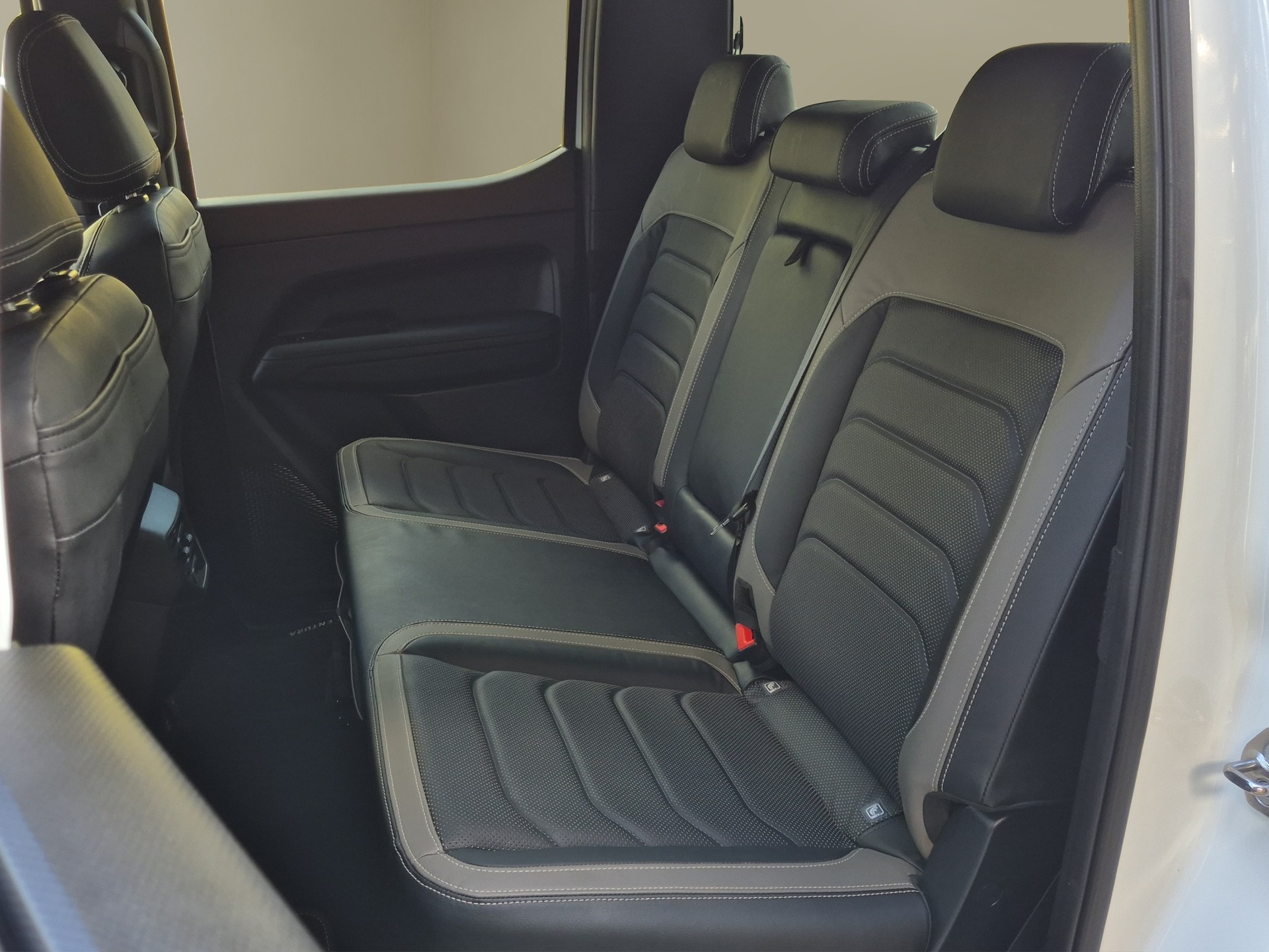 VW Amarok 3.0TDI Aventura Winter 1-image-15