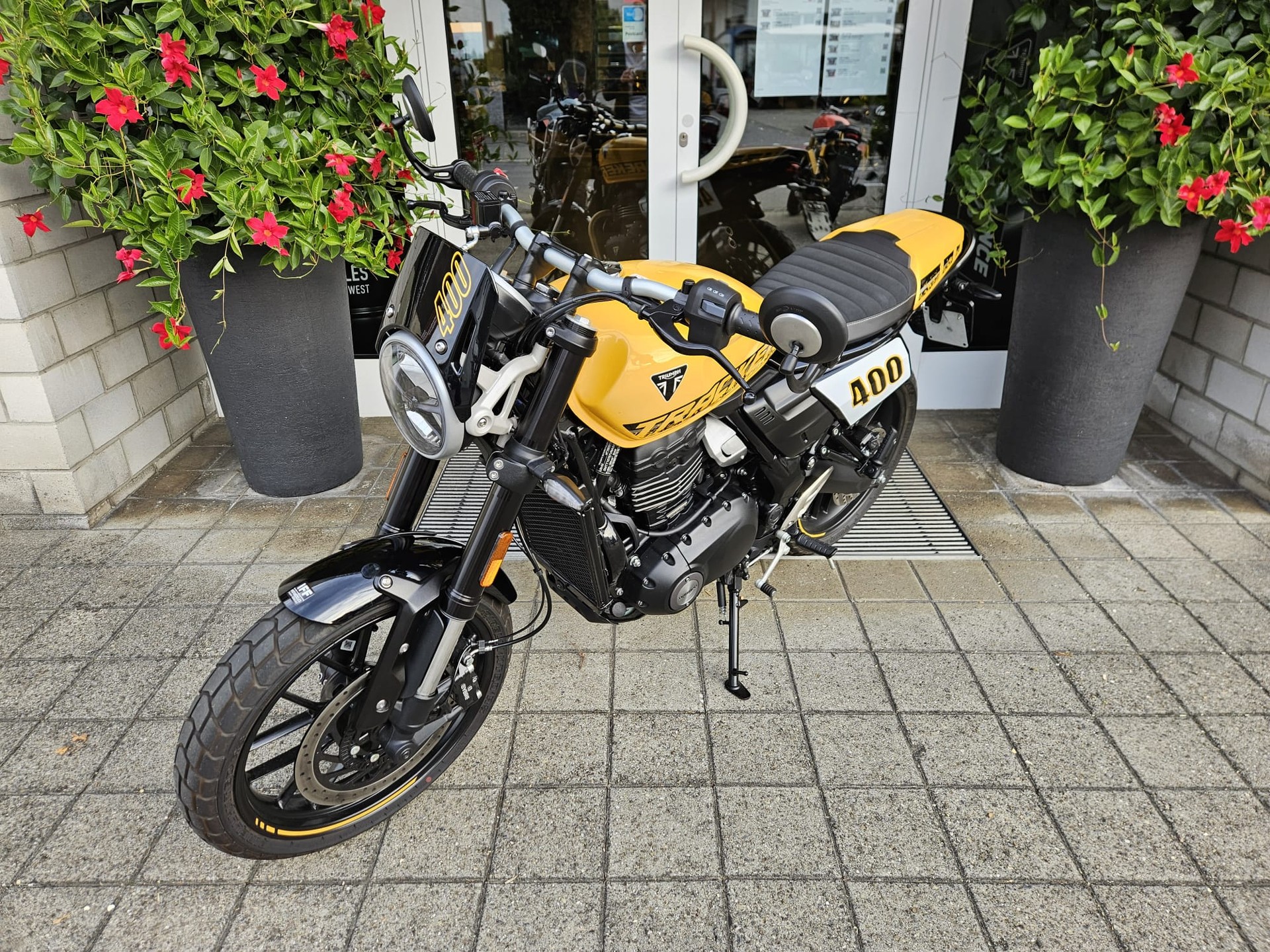 TRIUMPH Tracker 400-showroom-element-2