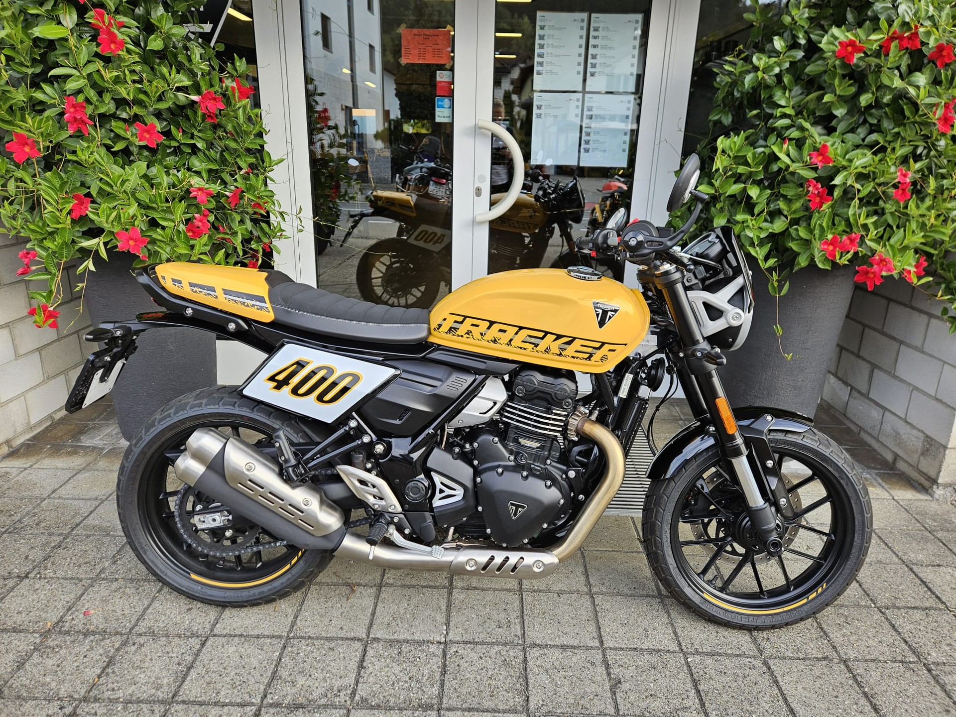 TRIUMPH Tracker 400-showroom-element-1