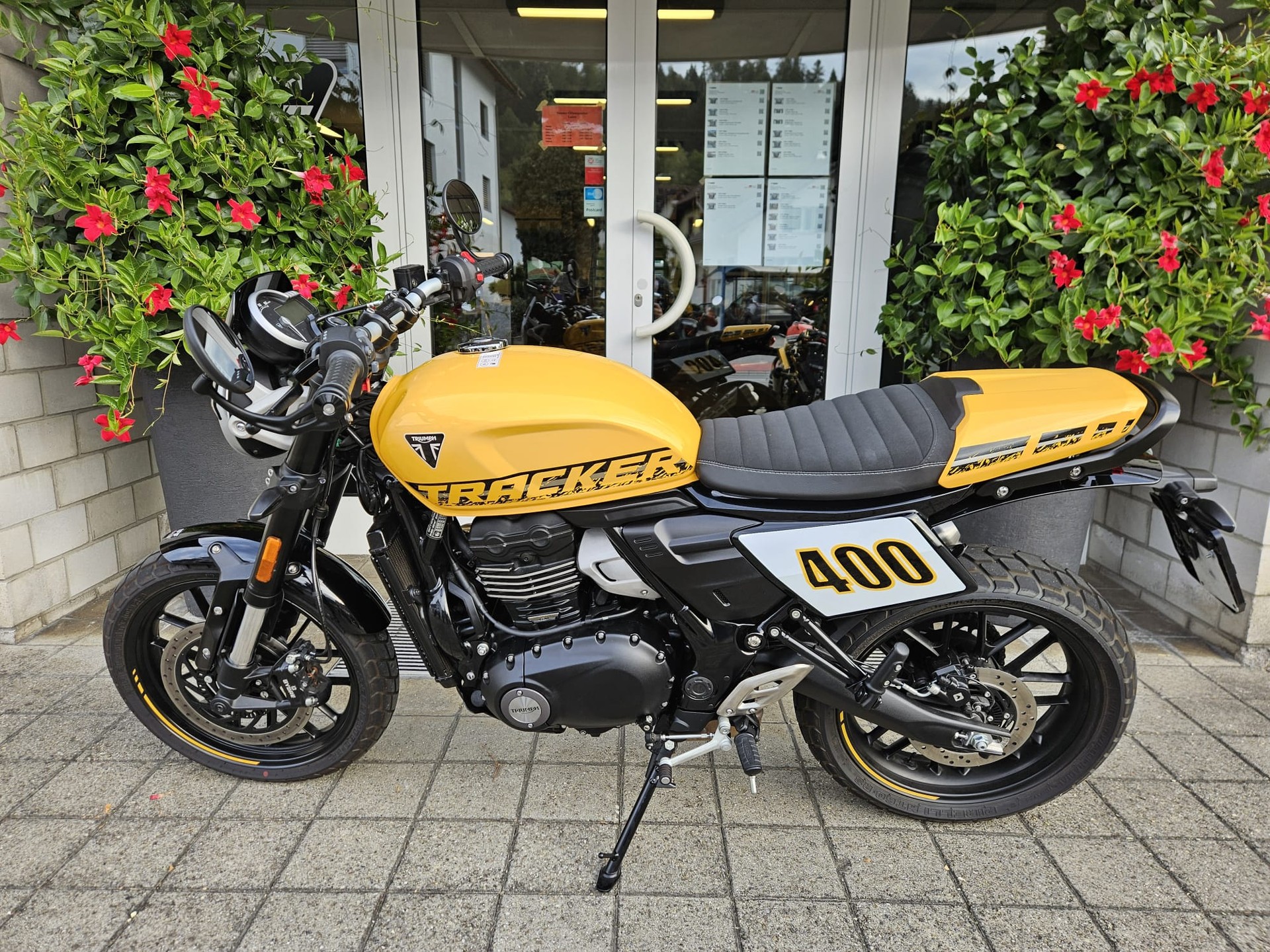 TRIUMPH Tracker 400-showroom-element-3