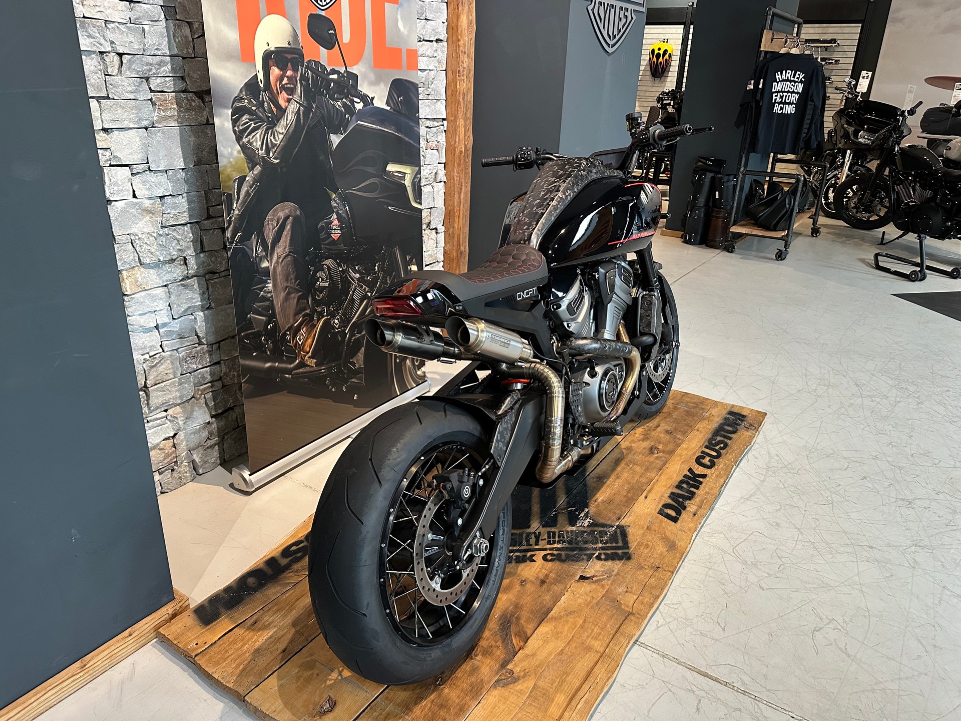 HARLEY-DAVIDSON RA Pan America 1250 Special-showroom-element-2