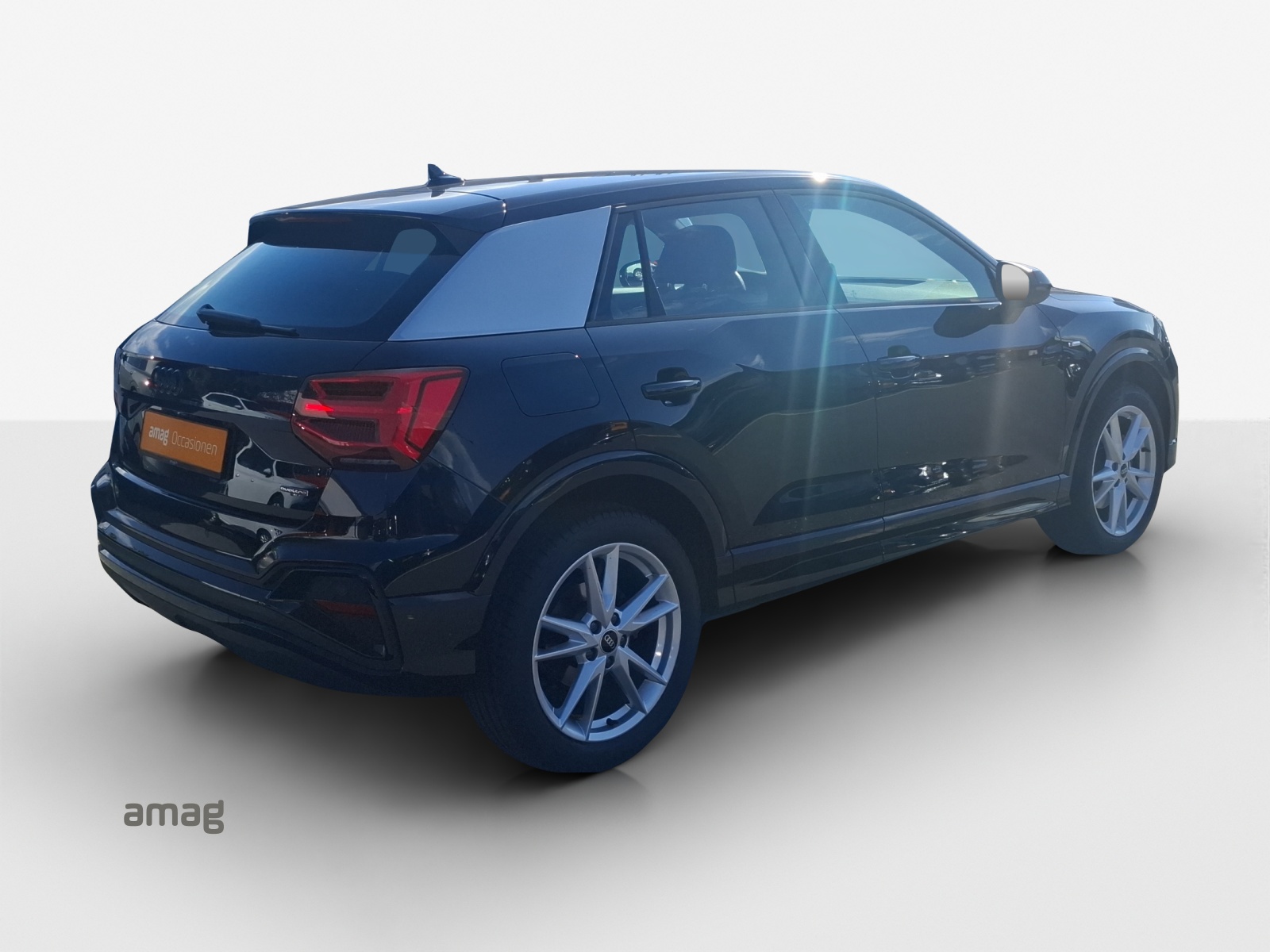 AUDI Q2 40 TFSI S line quattro S-tronic-image-4