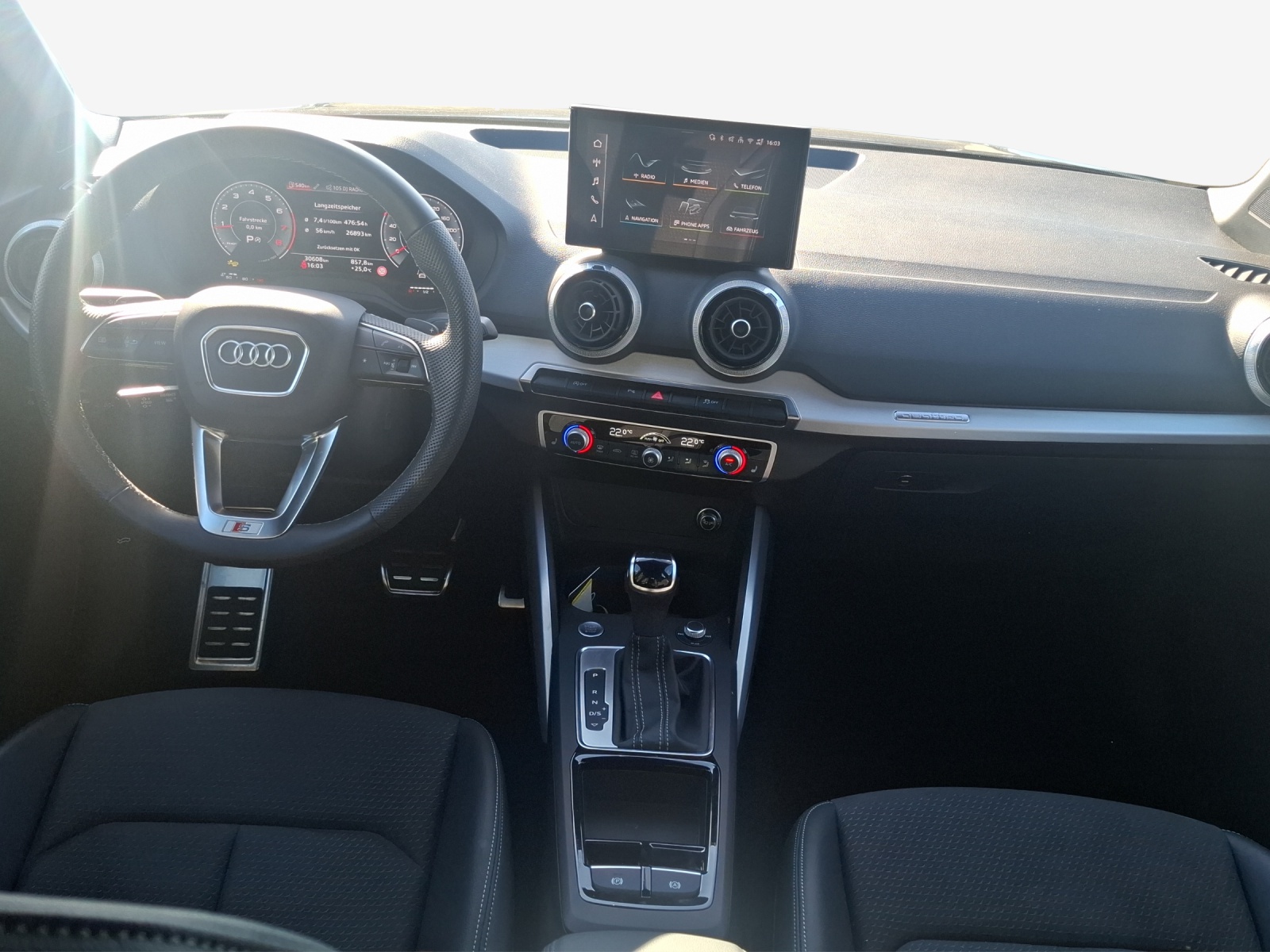 AUDI Q2 40 TFSI S line quattro S-tronic-image-8