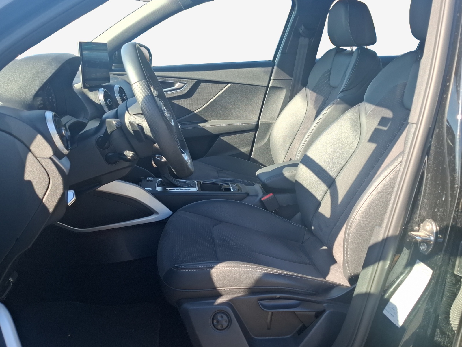 AUDI Q2 40 TFSI S line quattro S-tronic-image-7