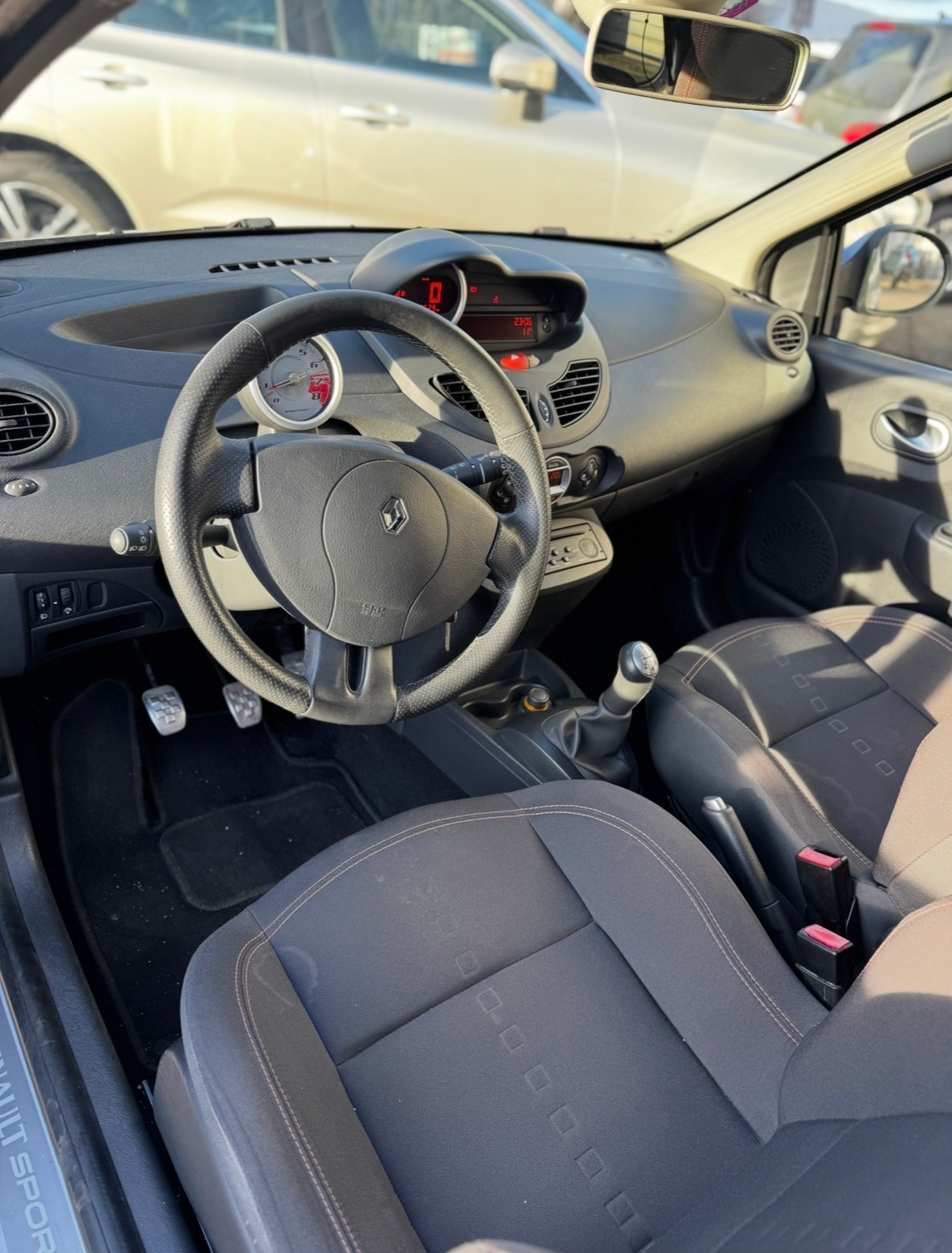RENAULT Twingo 1.6 16V RS (Sport)-image-8