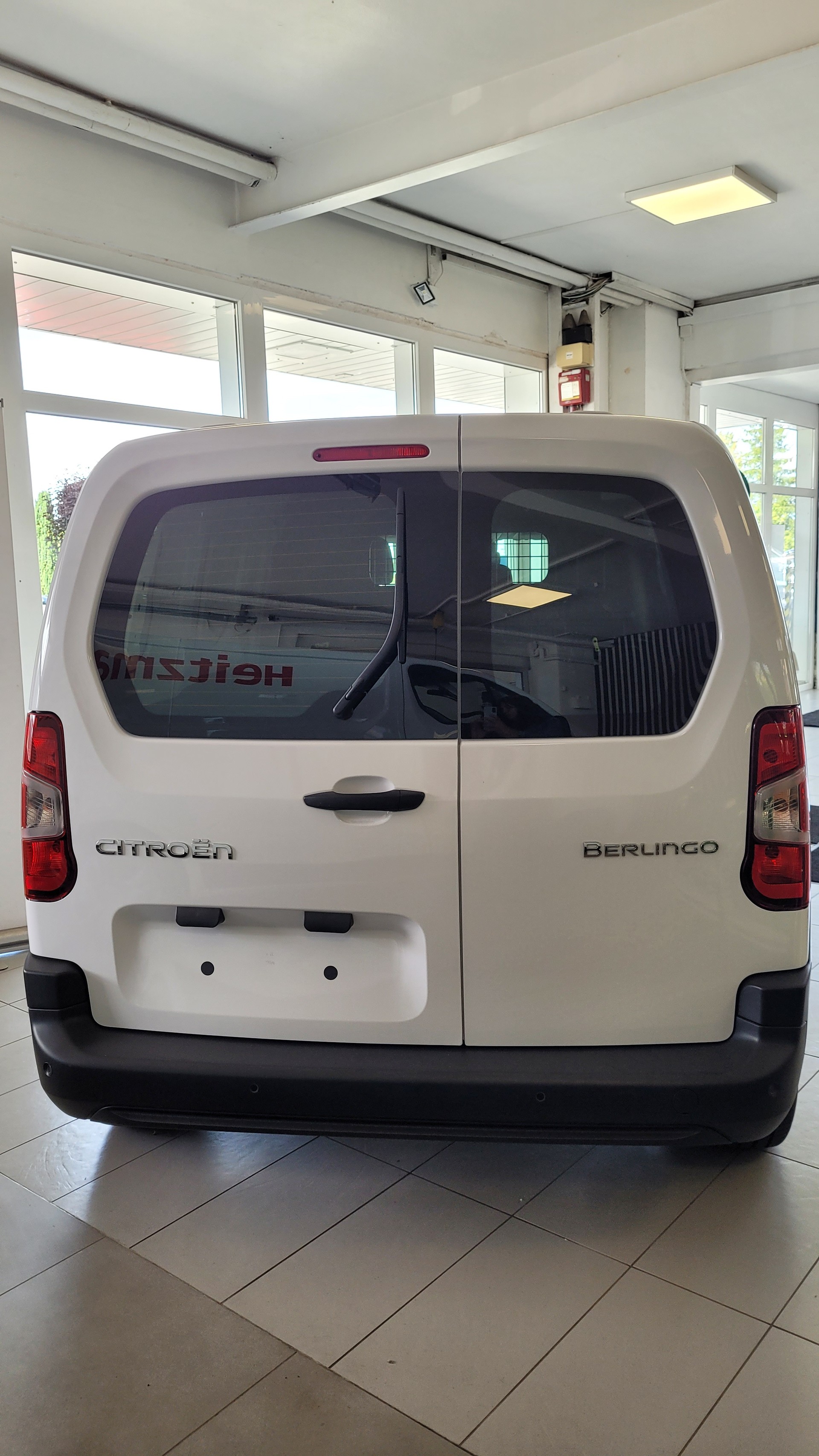 CITROEN Berlingo Van 1.2 Pure Tech 110 s/s Swiss Edition-image-2