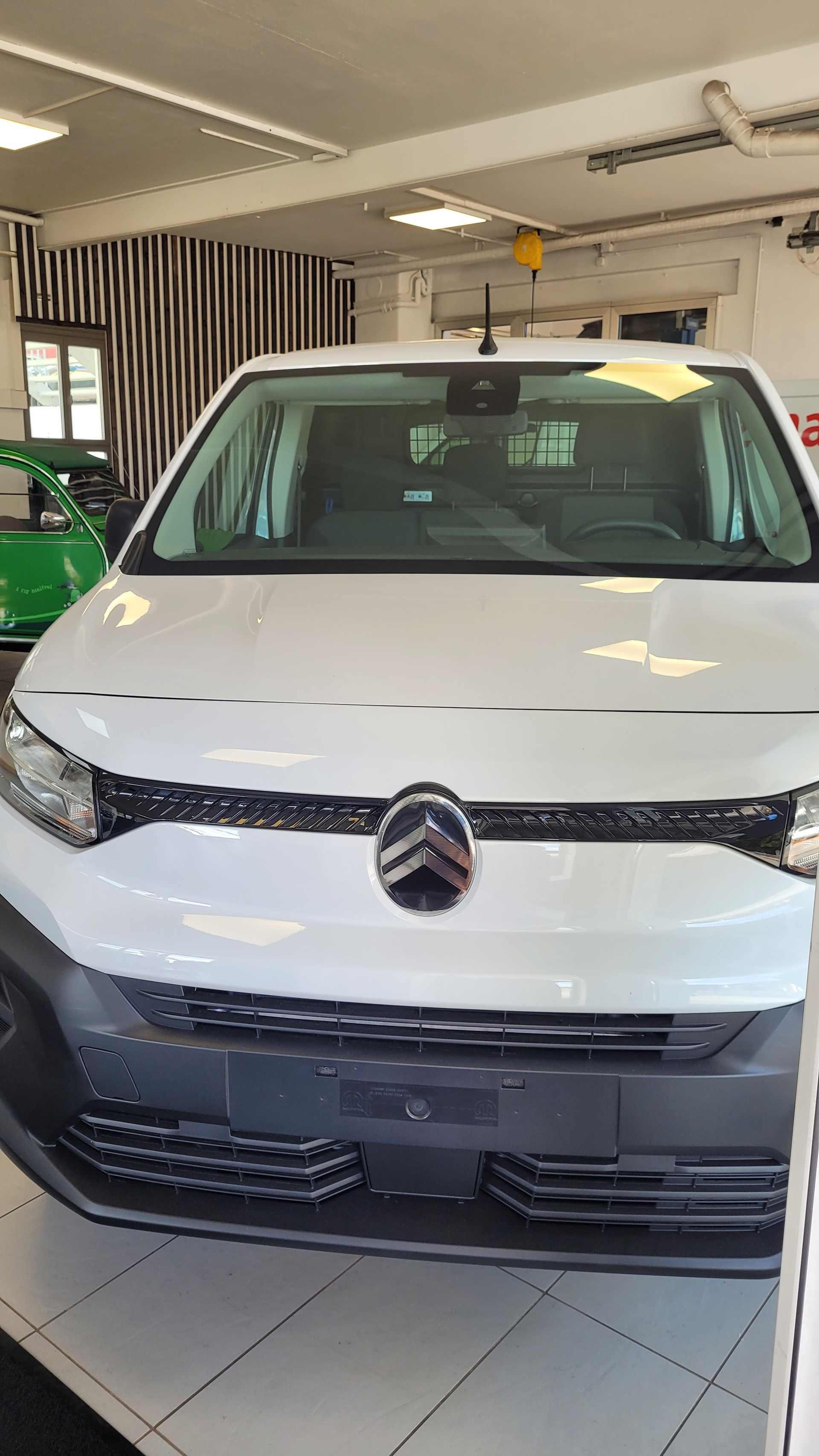 CITROEN Berlingo Van 1.2 Pure Tech 110 s/s Swiss Edition-image-5