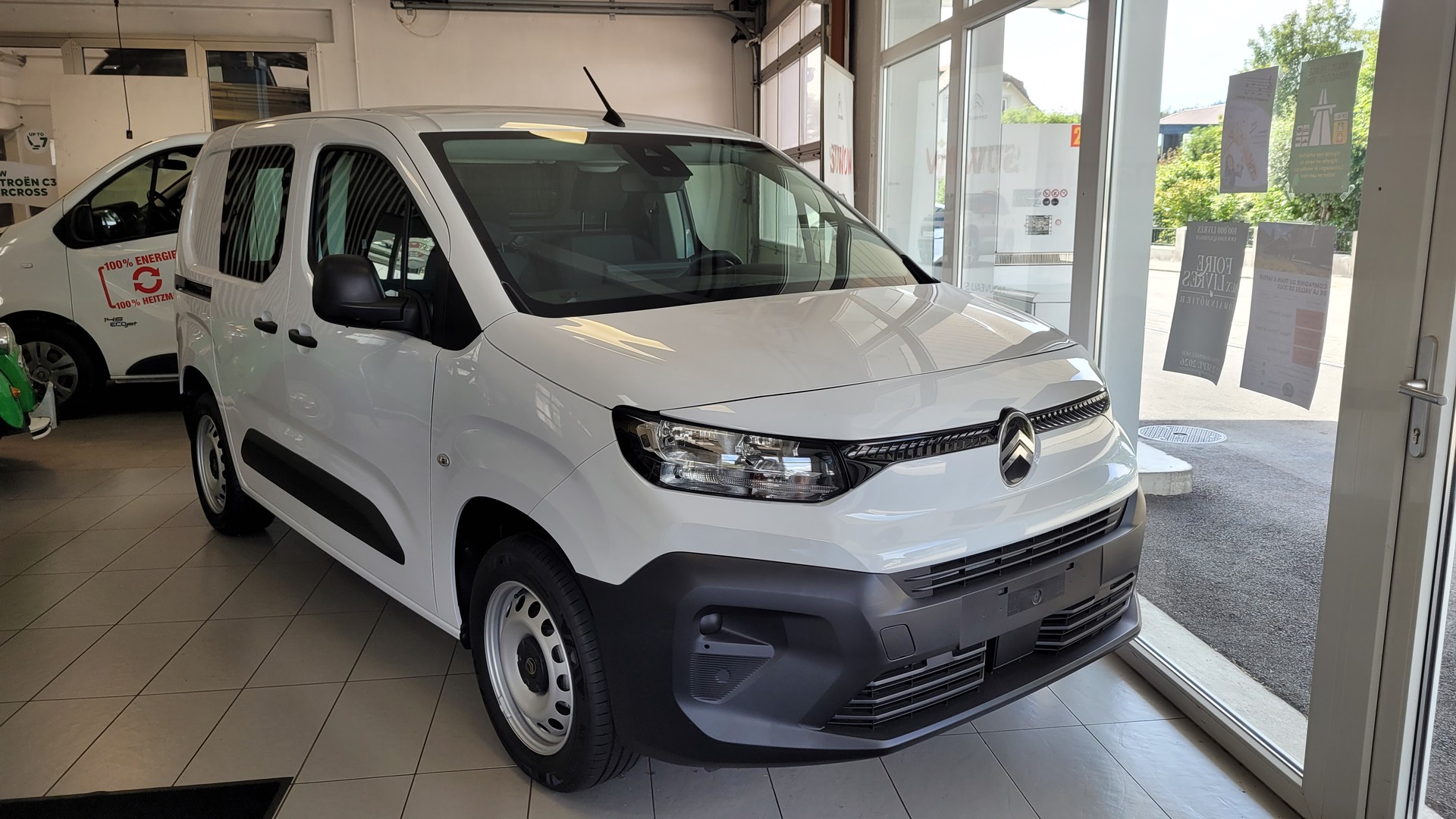 CITROEN Berlingo Van 1.2 Pure Tech 110 s/s Swiss Edition-image-0