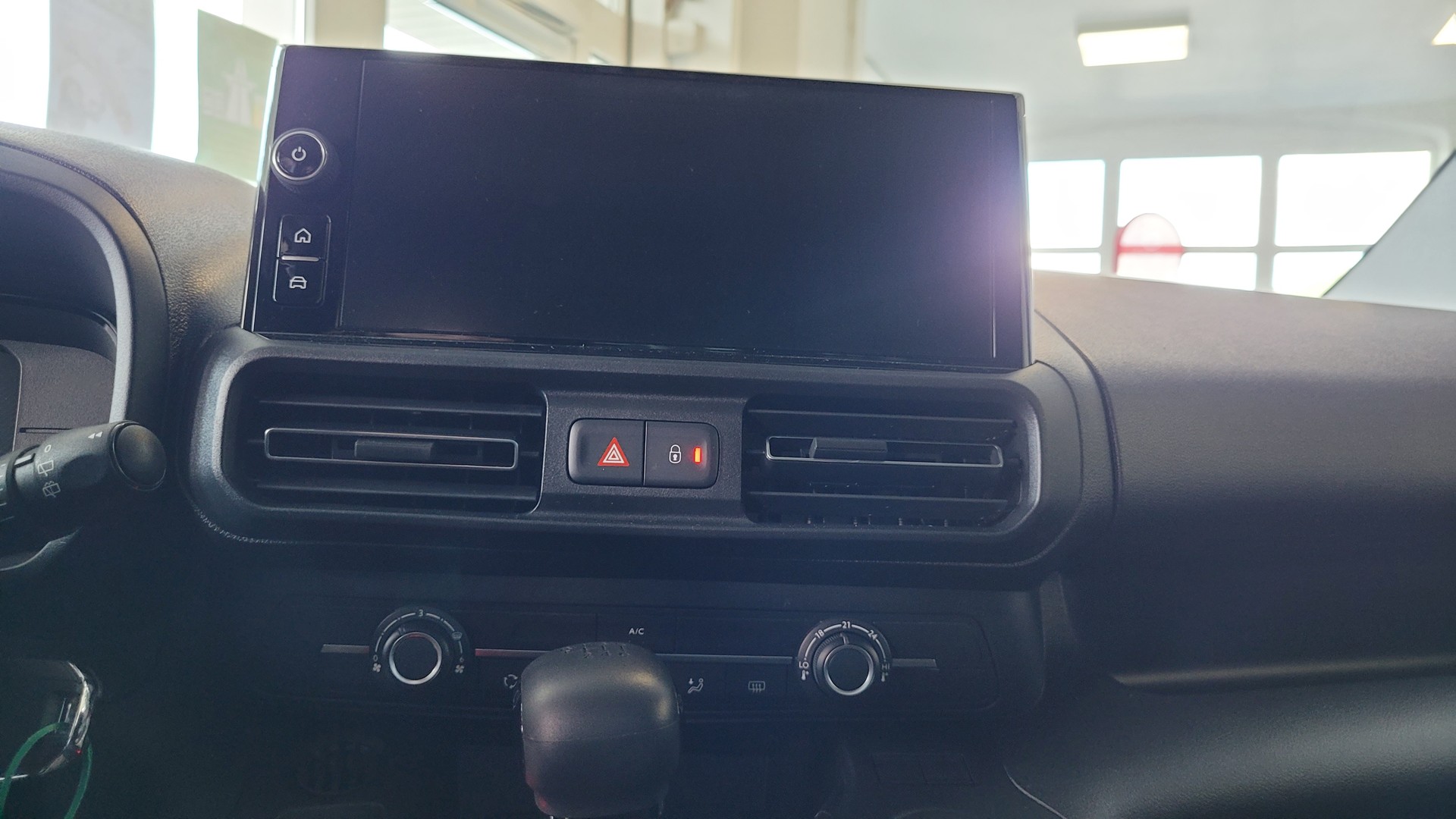CITROEN Berlingo Van 1.2 Pure Tech 110 s/s Swiss Edition-image-9