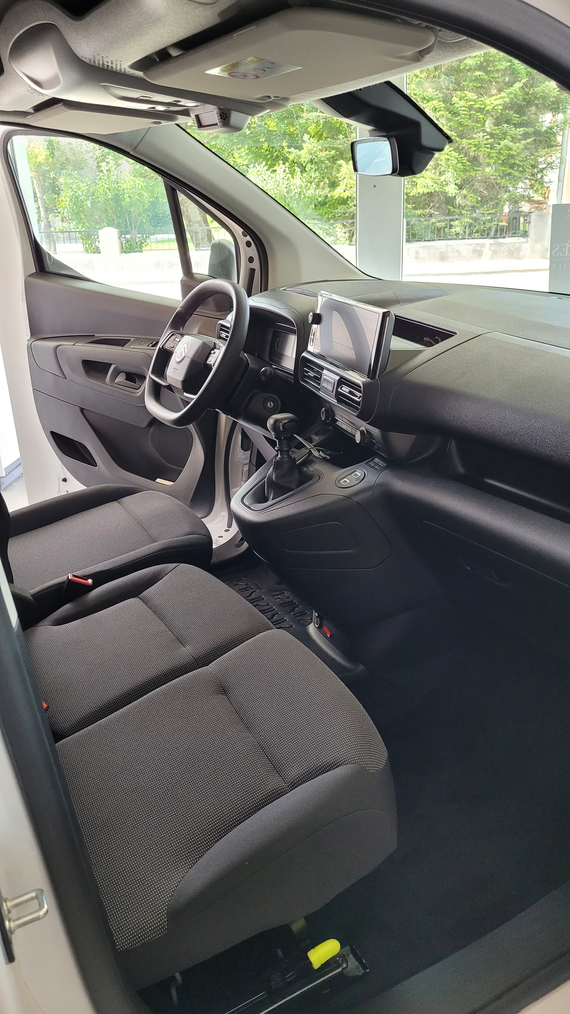CITROEN Berlingo Van 1.2 Pure Tech 110 s/s Swiss Edition-image-7