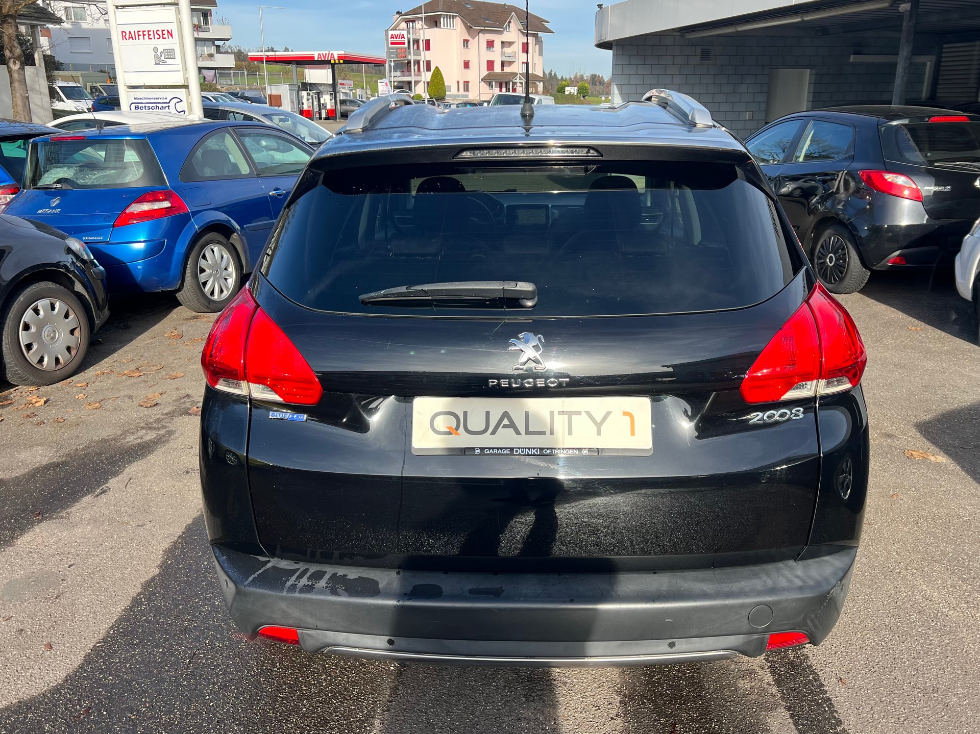 PEUGEOT 2008 1.6 BlueHDi Allure-image-4