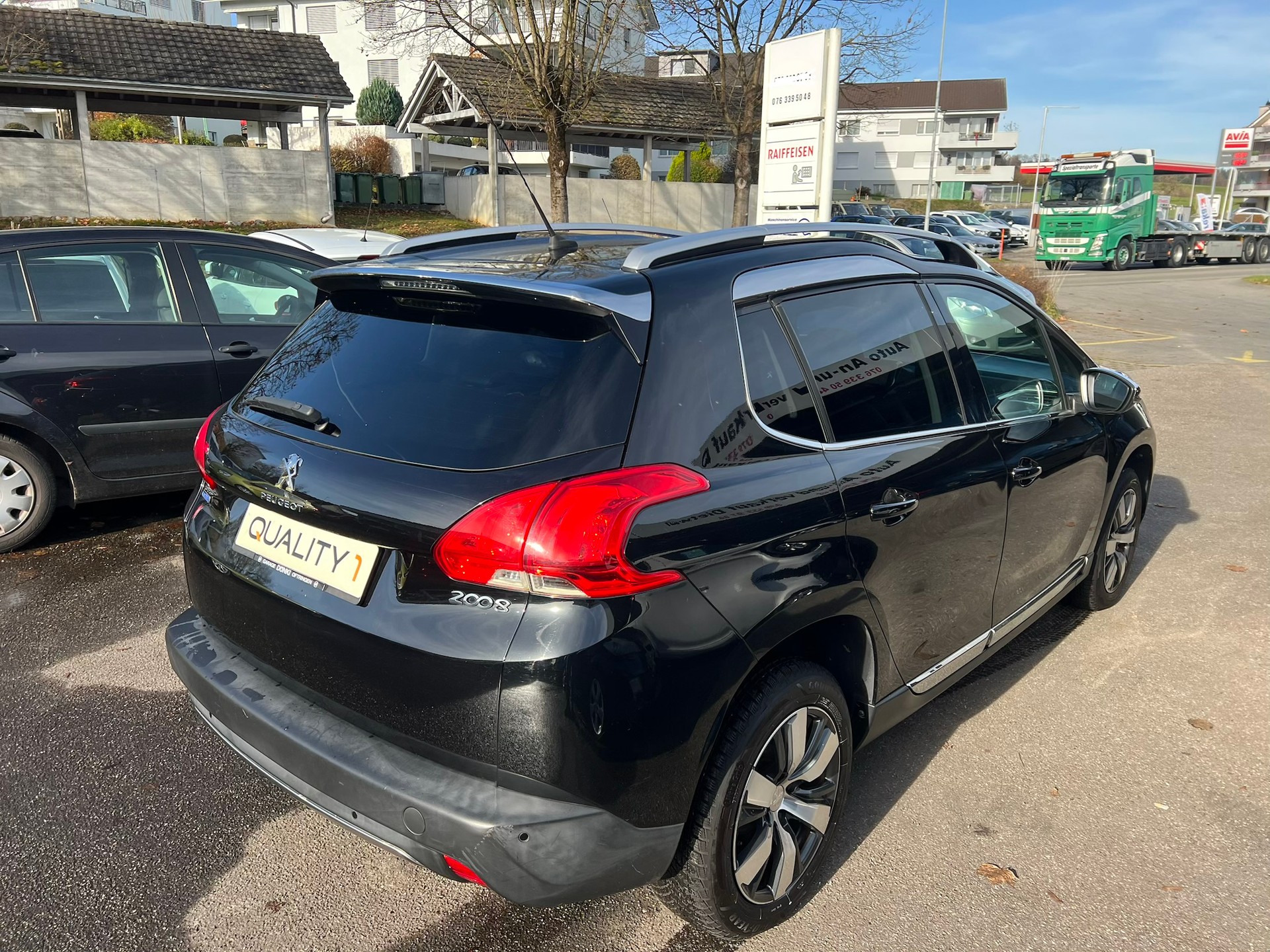 PEUGEOT 2008 1.6 BlueHDi Allure-image-3