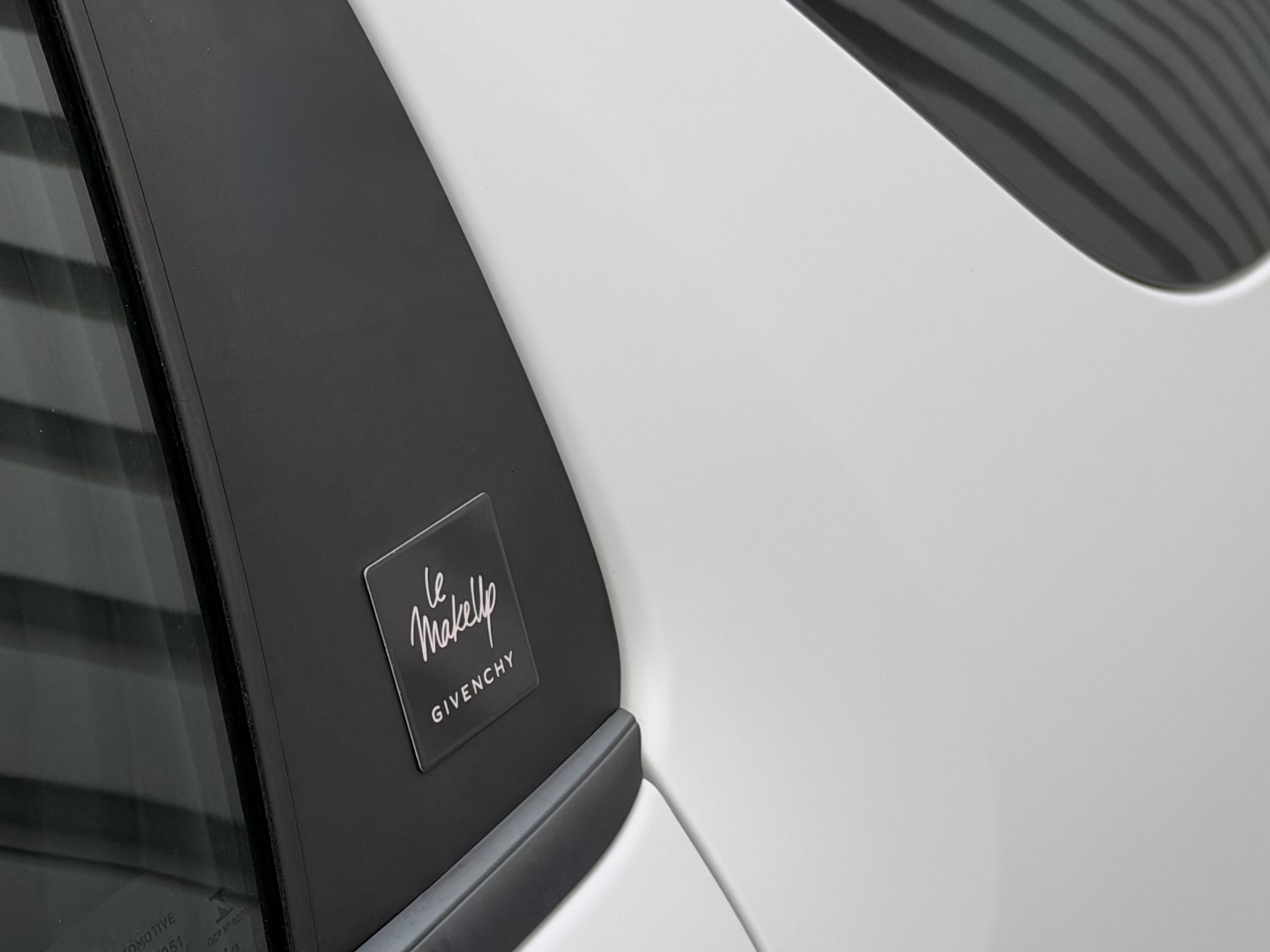 DS AUTOMOBILES DS 3 1.2 PureTech Faubourg Addict EAT GIVENCHY-image-4