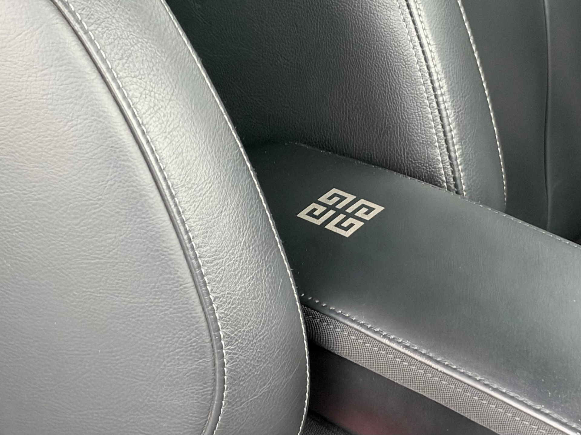 DS AUTOMOBILES DS 3 1.2 PureTech Faubourg Addict EAT GIVENCHY-image-9