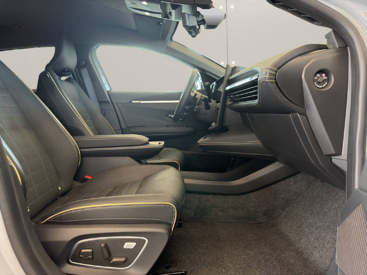 RENAULT Mégane E-Tech iconic-image-10