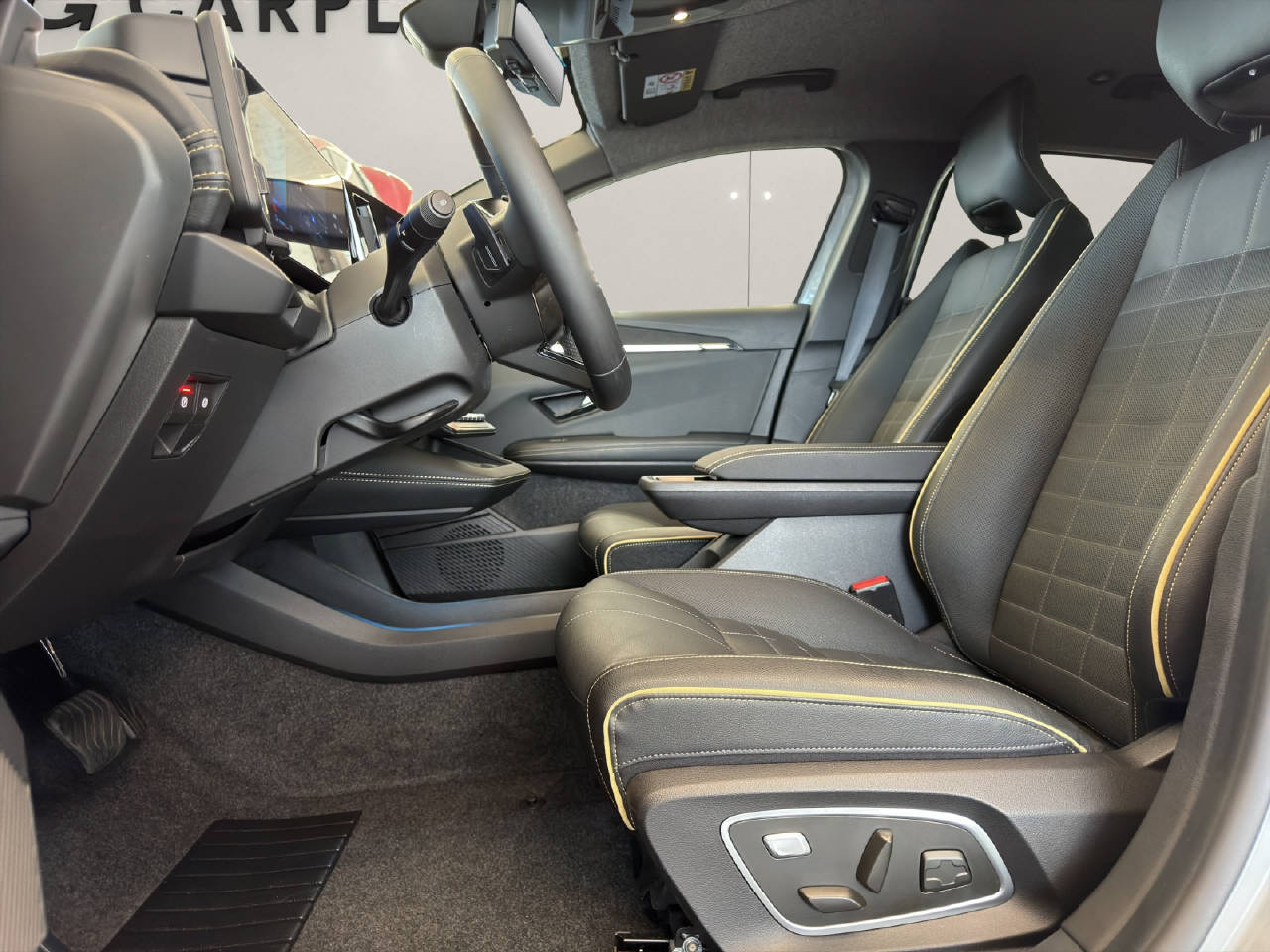RENAULT Mégane E-Tech iconic-image-4