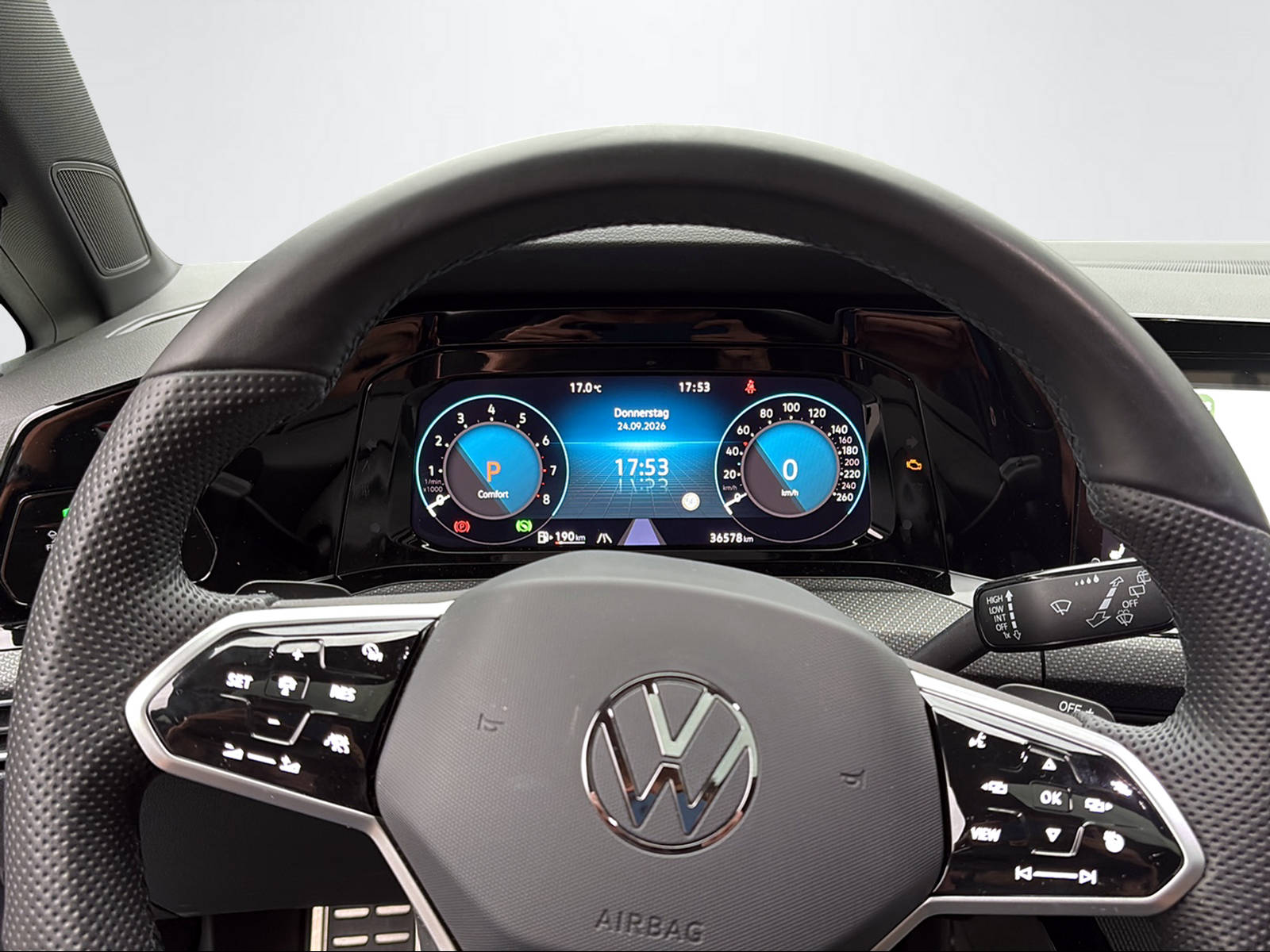 VW Golf VIII 2.0 TSI R-Line DSG 4motion-image-6