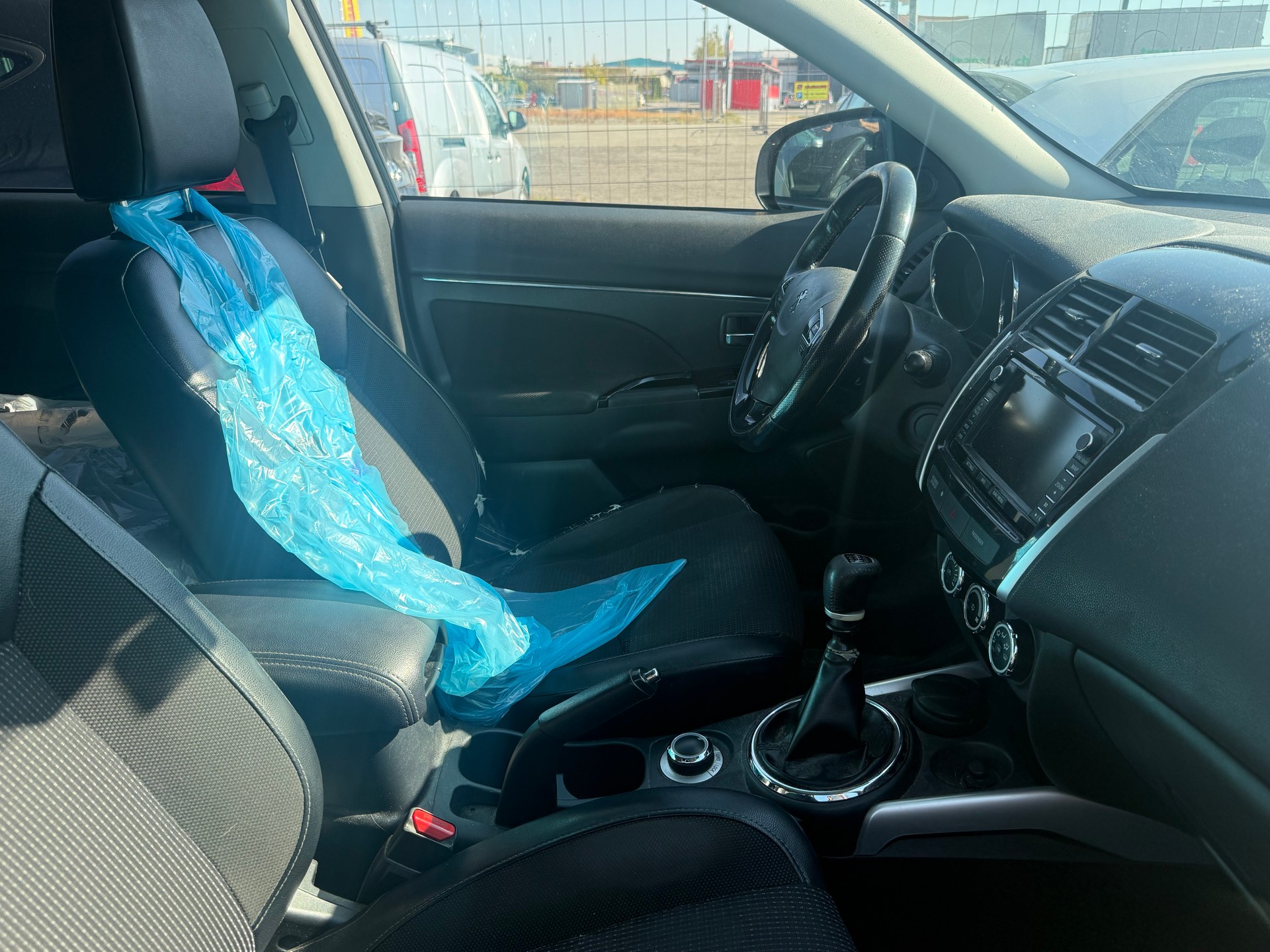 PEUGEOT 4008 1.6 HDi Allure 4WD-image-5