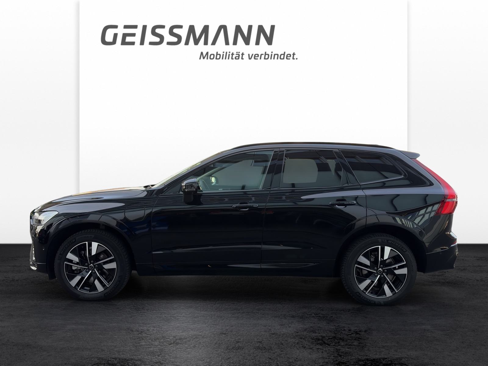 VOLVO XC60 2.0 T6 TE Plus Dark eAWD-showroom-element-2