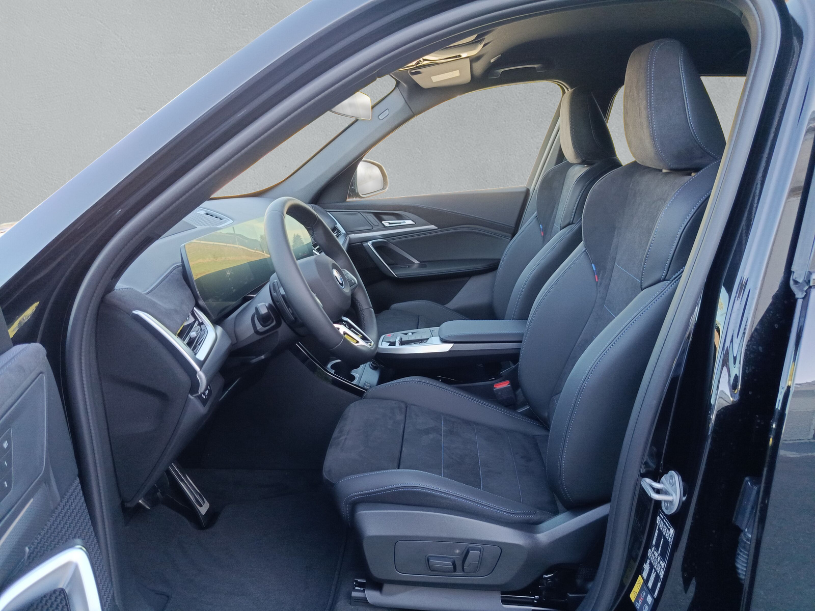 BMW iX1 eDrive 20 Edition M Sport-image-18
