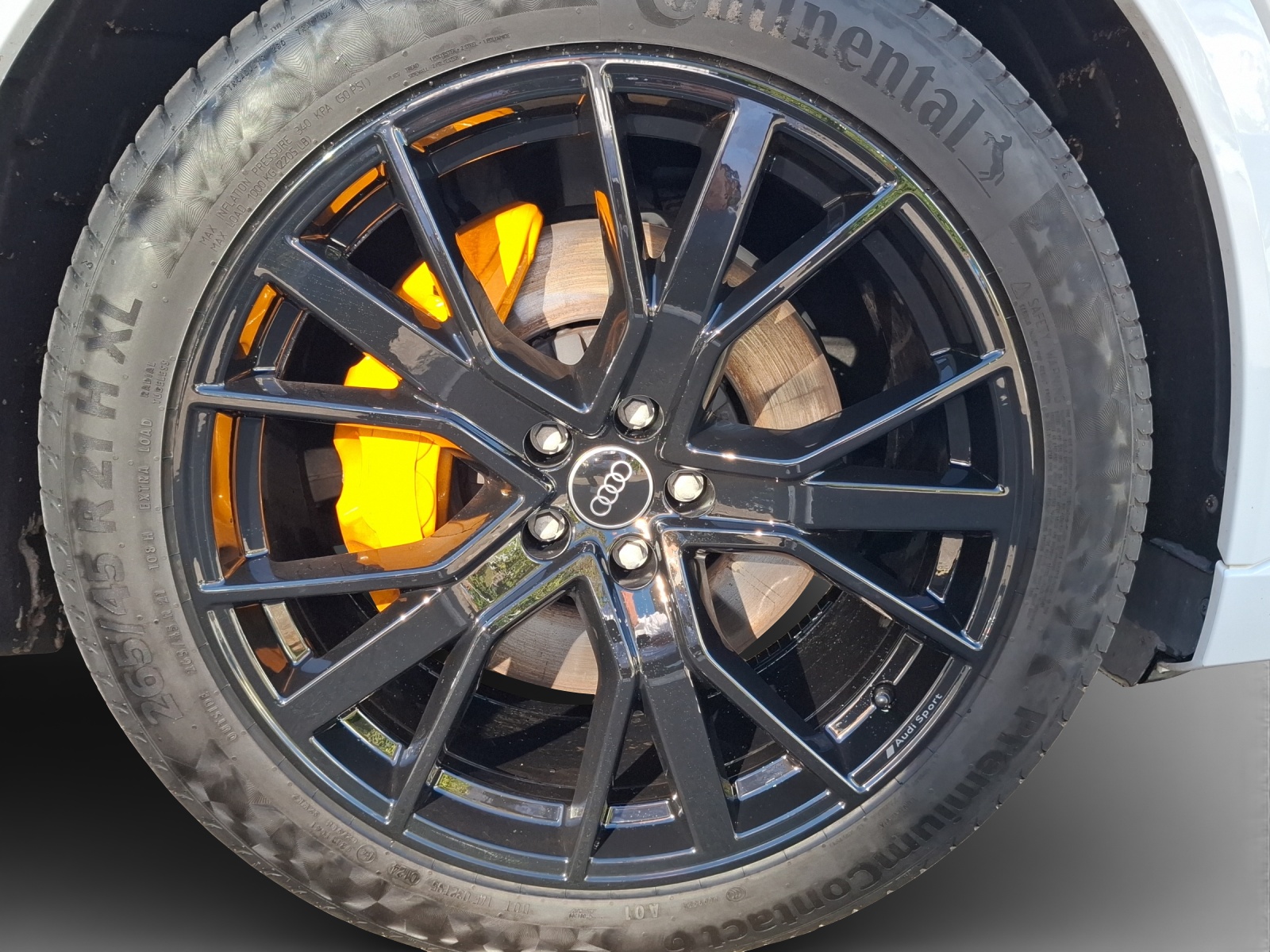 AUDI e-tron 55 S Line Black Edition quattro-image-14